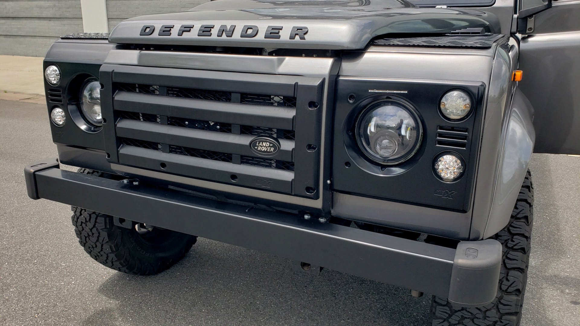 Used 1988 Land Rover DEFENDER 110 CUSTOM 4X4 / LS V8 / PUSH BUTTON AUTO / LEATHER / ROOF RACK for sale Sold at Formula Imports in Charlotte NC 28227 42