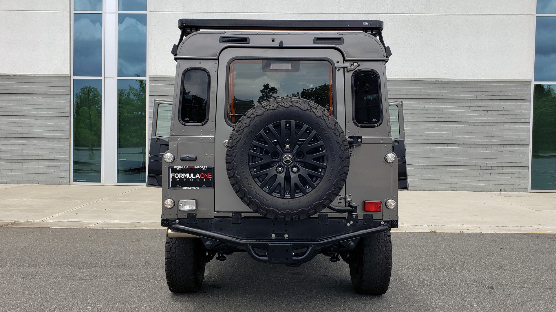 Used 1988 Land Rover DEFENDER 110 CUSTOM 4X4 / LS V8 / PUSH BUTTON AUTO / LEATHER / ROOF RACK for sale Sold at Formula Imports in Charlotte NC 28227 47