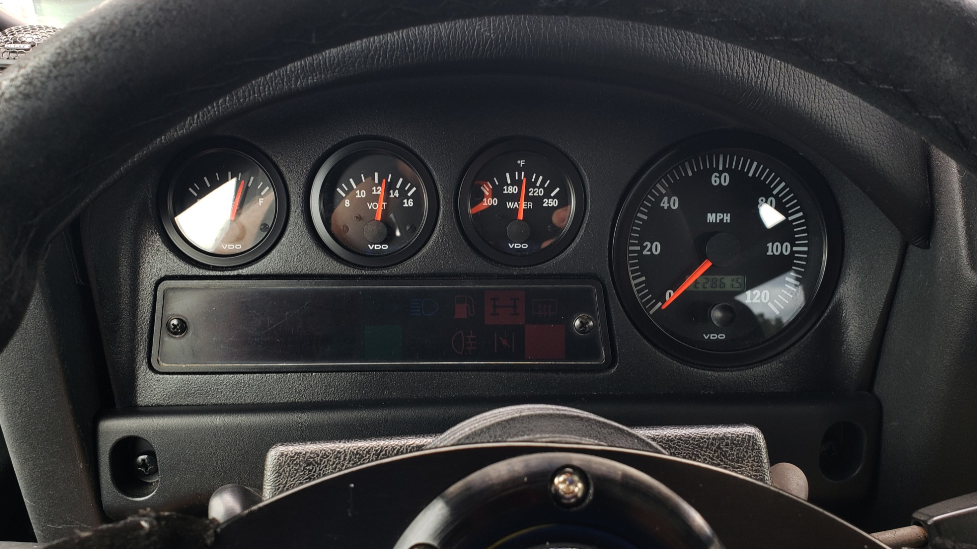 Used 1988 Land Rover DEFENDER 110 CUSTOM 4X4 / LS V8 / PUSH BUTTON AUTO / LEATHER / ROOF RACK for sale Sold at Formula Imports in Charlotte NC 28227 55