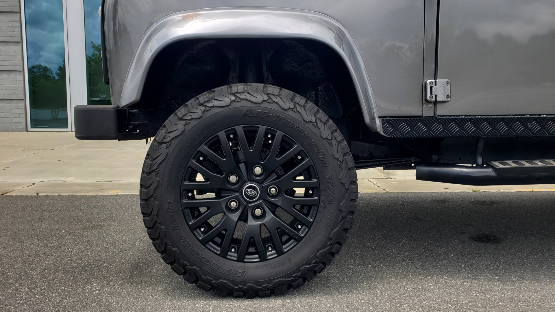 Used 1988 Land Rover DEFENDER 110 CUSTOM 4X4 / LS V8 / PUSH BUTTON AUTO / LEATHER / ROOF RACK for sale Sold at Formula Imports in Charlotte NC 28227 6