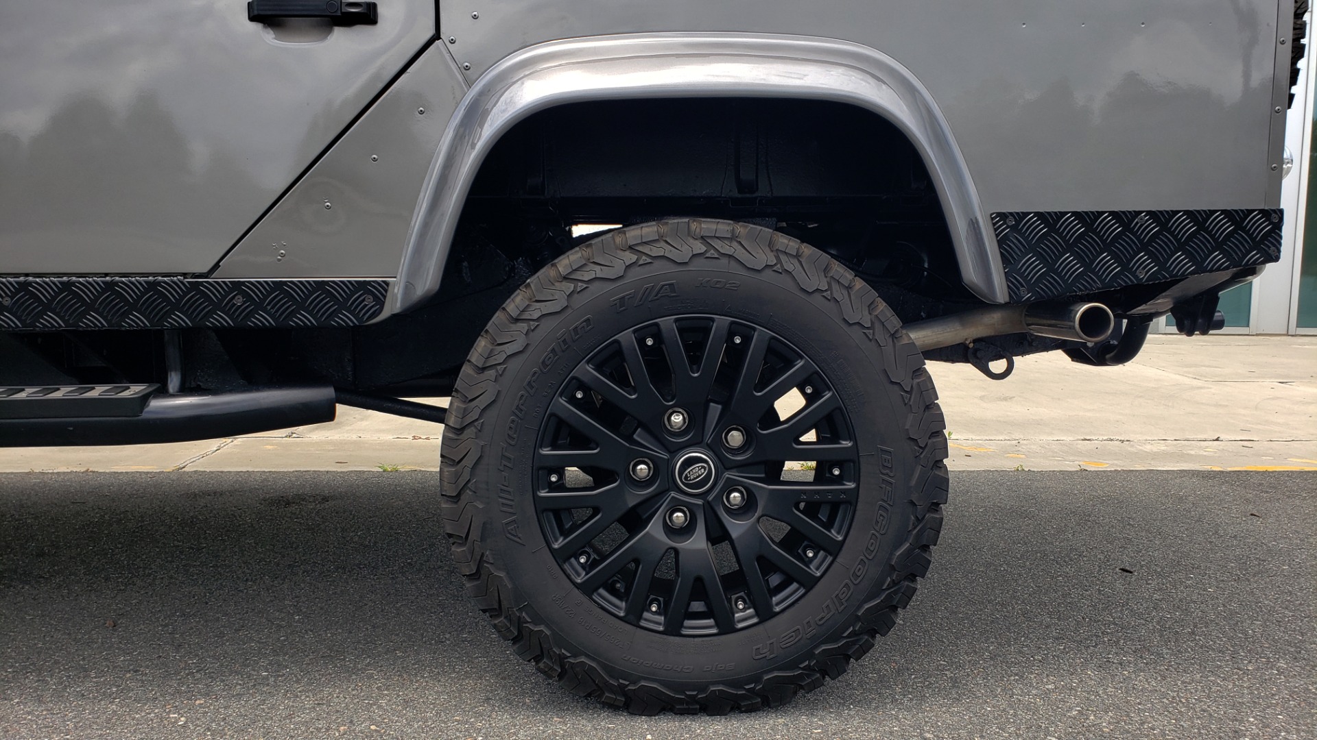 Used 1988 Land Rover DEFENDER 110 CUSTOM 4X4 / LS V8 / PUSH BUTTON AUTO / LEATHER / ROOF RACK for sale Sold at Formula Imports in Charlotte NC 28227 7