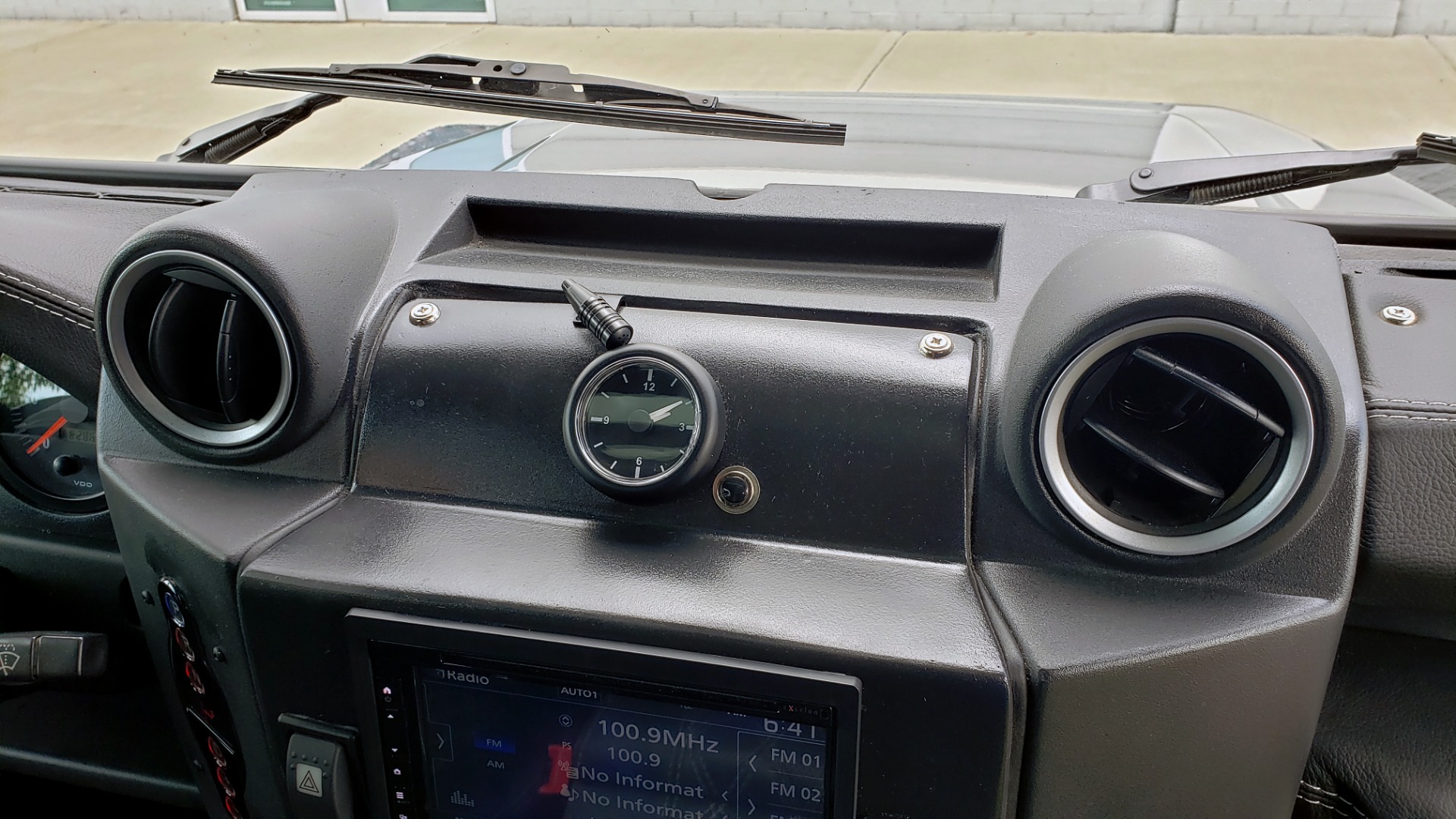 Used 1988 Land Rover DEFENDER 110 CUSTOM 4X4 / LS V8 / PUSH BUTTON AUTO / LEATHER / ROOF RACK for sale Sold at Formula Imports in Charlotte NC 28227 71