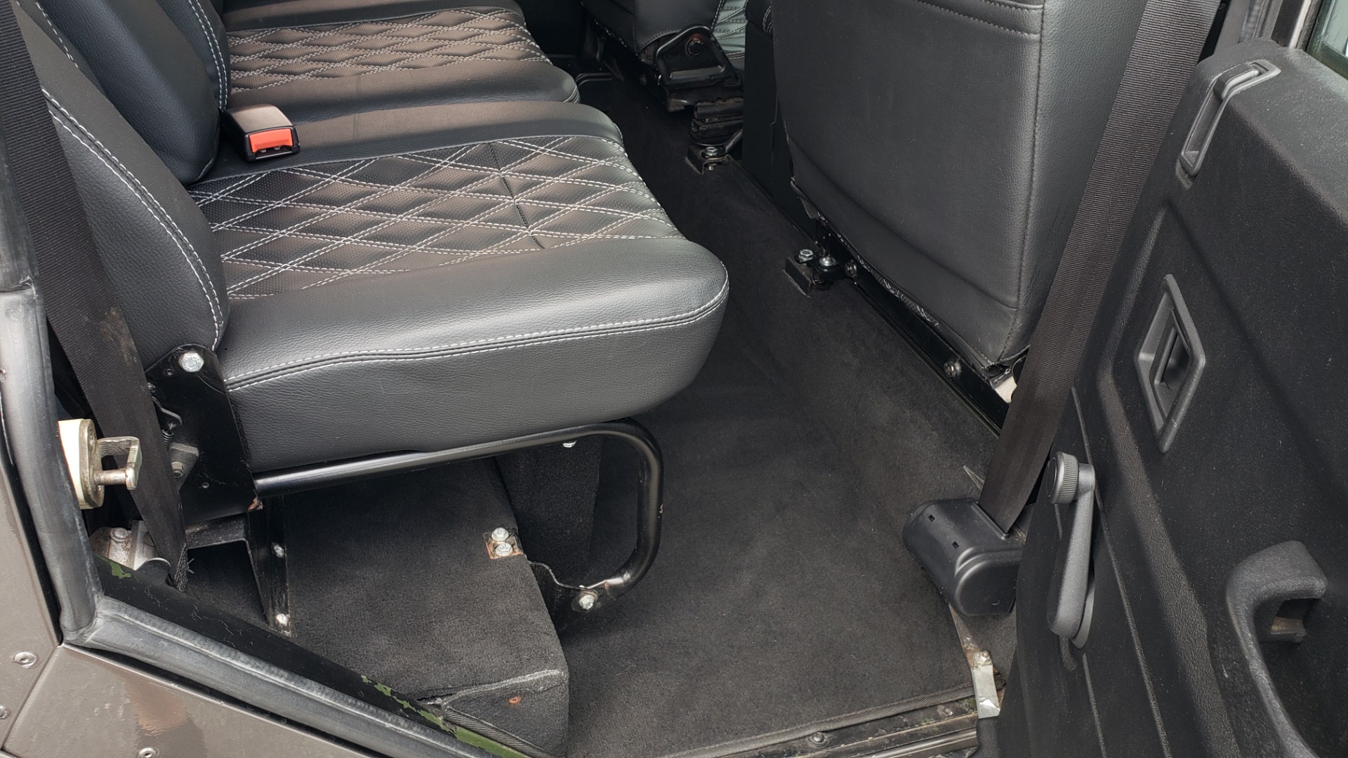 Used 1988 Land Rover DEFENDER 110 CUSTOM 4X4 / LS V8 / PUSH BUTTON AUTO / LEATHER / ROOF RACK for sale Sold at Formula Imports in Charlotte NC 28227 74