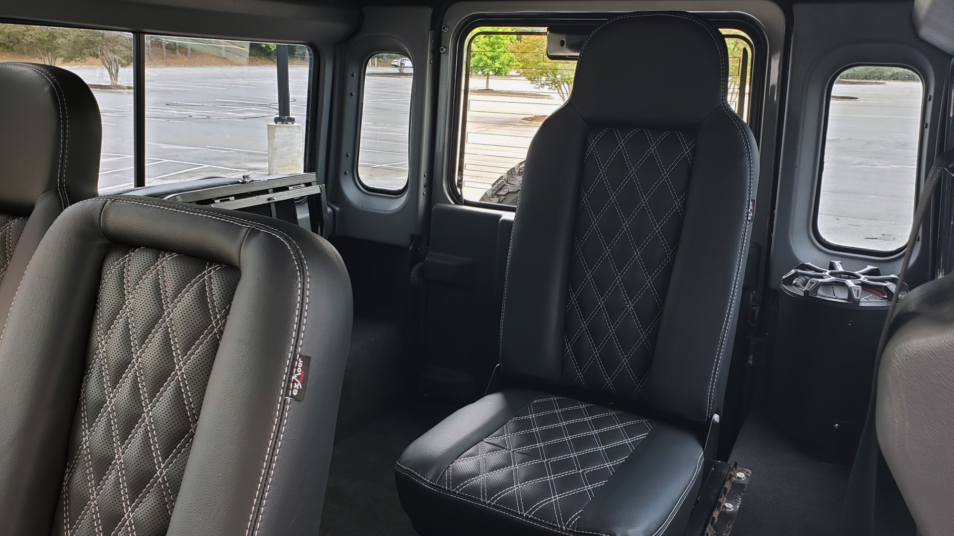 Used 1988 Land Rover DEFENDER 110 CUSTOM 4X4 / LS V8 / PUSH BUTTON AUTO / LEATHER / ROOF RACK for sale Sold at Formula Imports in Charlotte NC 28227 88