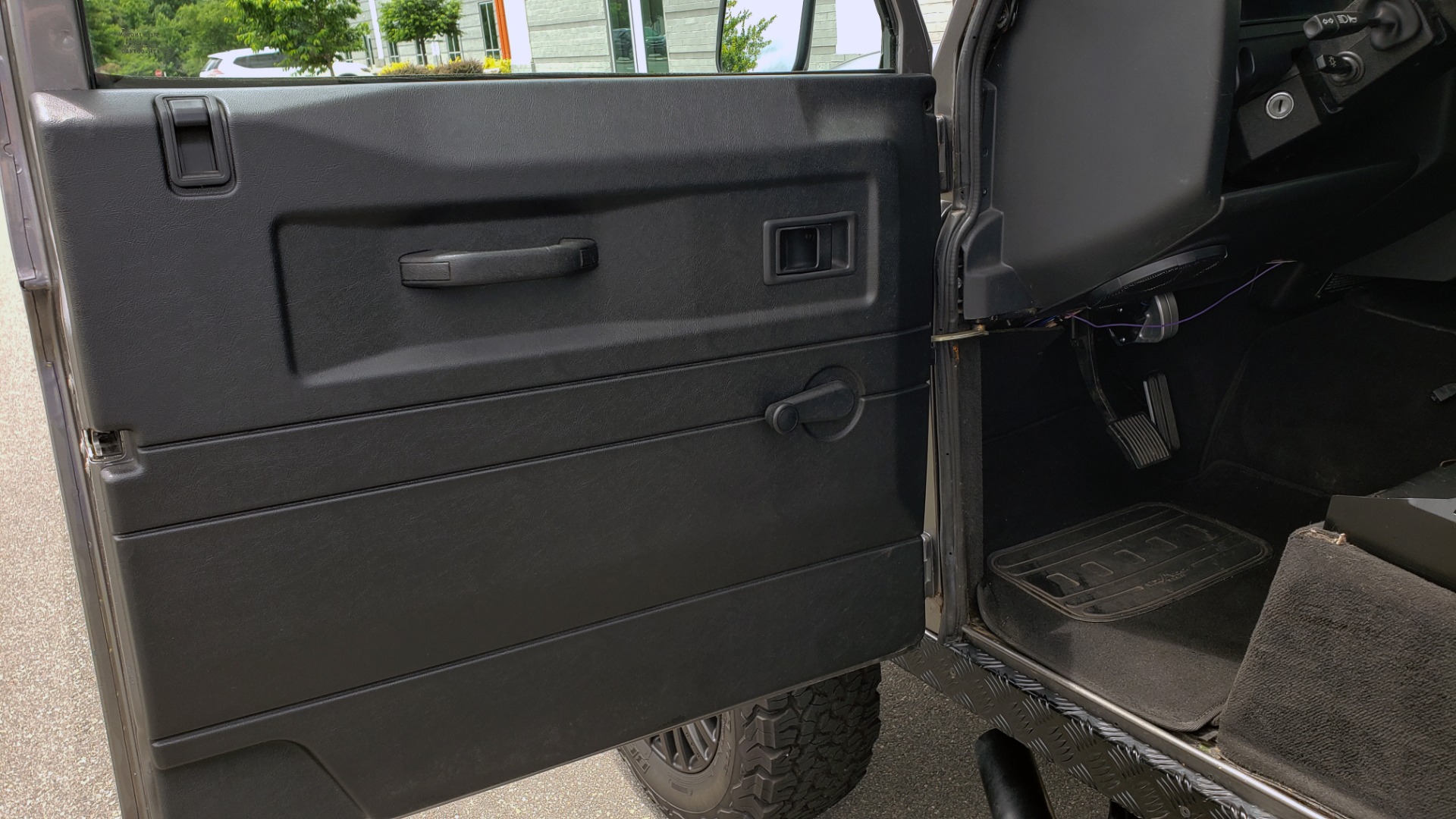 Used 1988 Land Rover DEFENDER 110 CUSTOM 4X4 / LS V8 / PUSH BUTTON AUTO / LEATHER / ROOF RACK for sale Sold at Formula Imports in Charlotte NC 28227 9