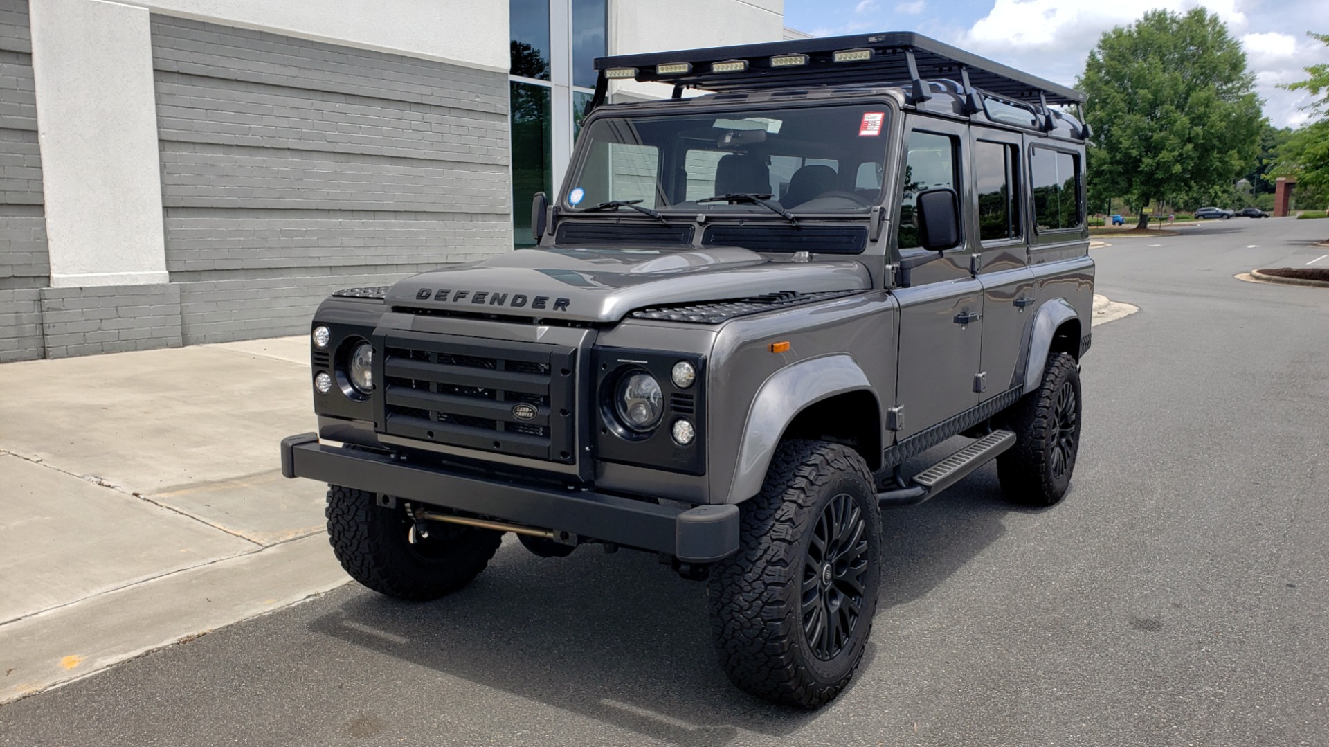 Used 1988 Land Rover DEFENDER 110 CUSTOM 4X4 / LS V8 / PUSH BUTTON AUTO / LEATHER / ROOF RACK for sale Sold at Formula Imports in Charlotte NC 28227 1