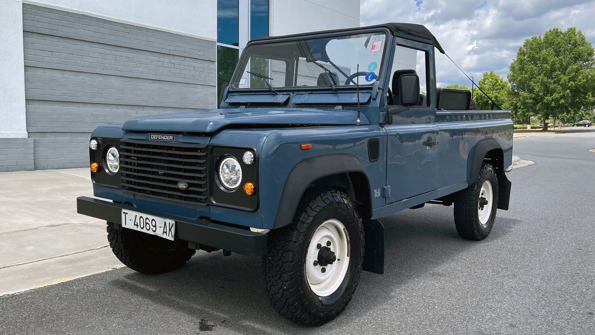 Used 1992 Land Rover DEFENDER 110 SOFT-TOP 4X4 / TURBO DIESEL / MANUAL / NEW SEATS, TOP AND TIRES for sale Sold at Formula Imports in Charlotte NC 28227 3