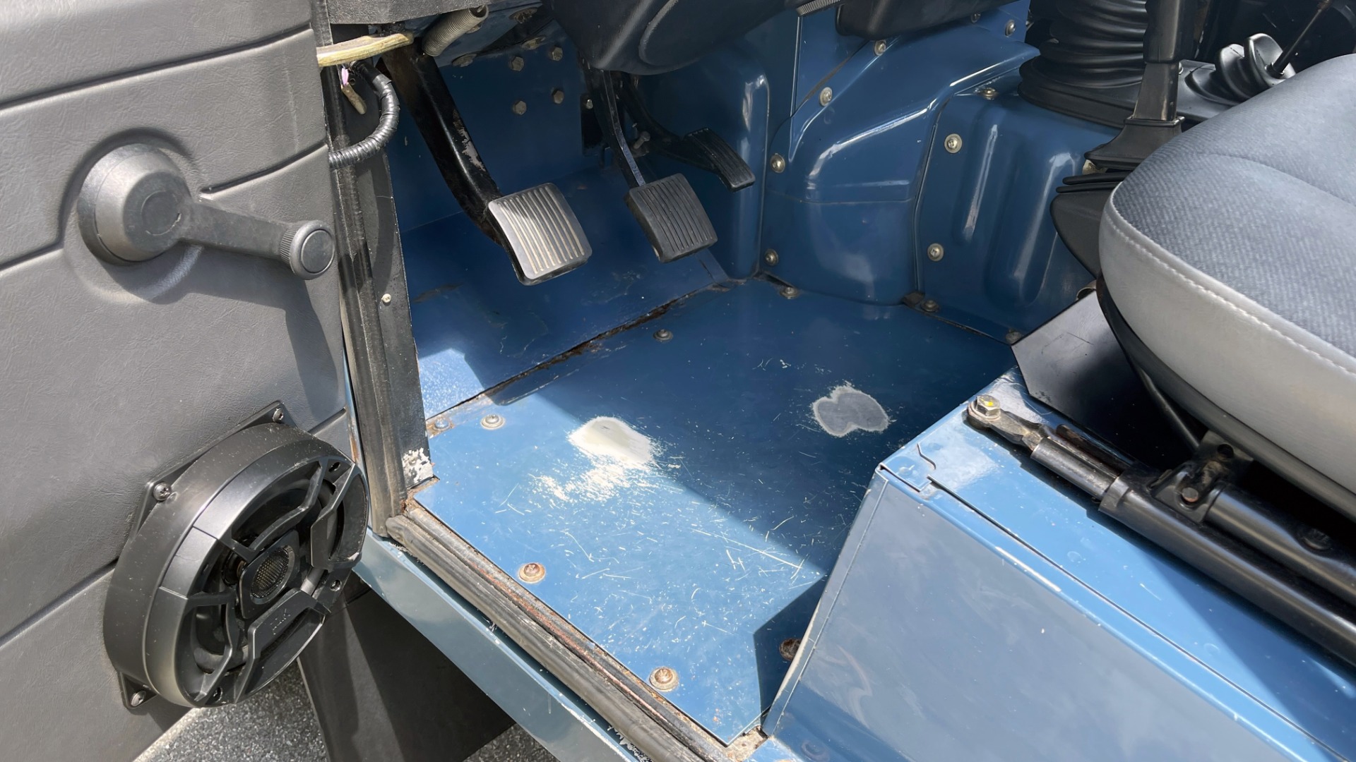 Used 1992 Land Rover DEFENDER 110 SOFT-TOP 4X4 / TURBO DIESEL / MANUAL / NEW SEATS, TOP AND TIRES for sale Call for price at Formula Imports in Charlotte NC 28227 44