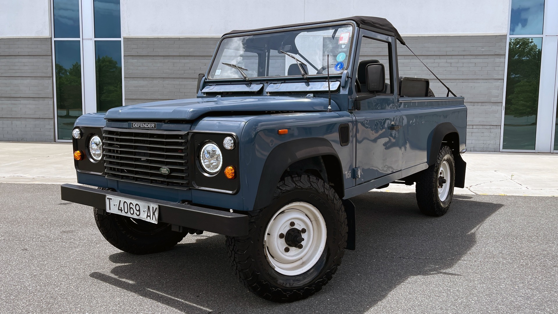 Used 1992 Land Rover DEFENDER 110 SOFT-TOP 4X4 / TURBO DIESEL / MANUAL / NEW SEATS, TOP AND TIRES for sale Call for price at Formula Imports in Charlotte NC 28227 1