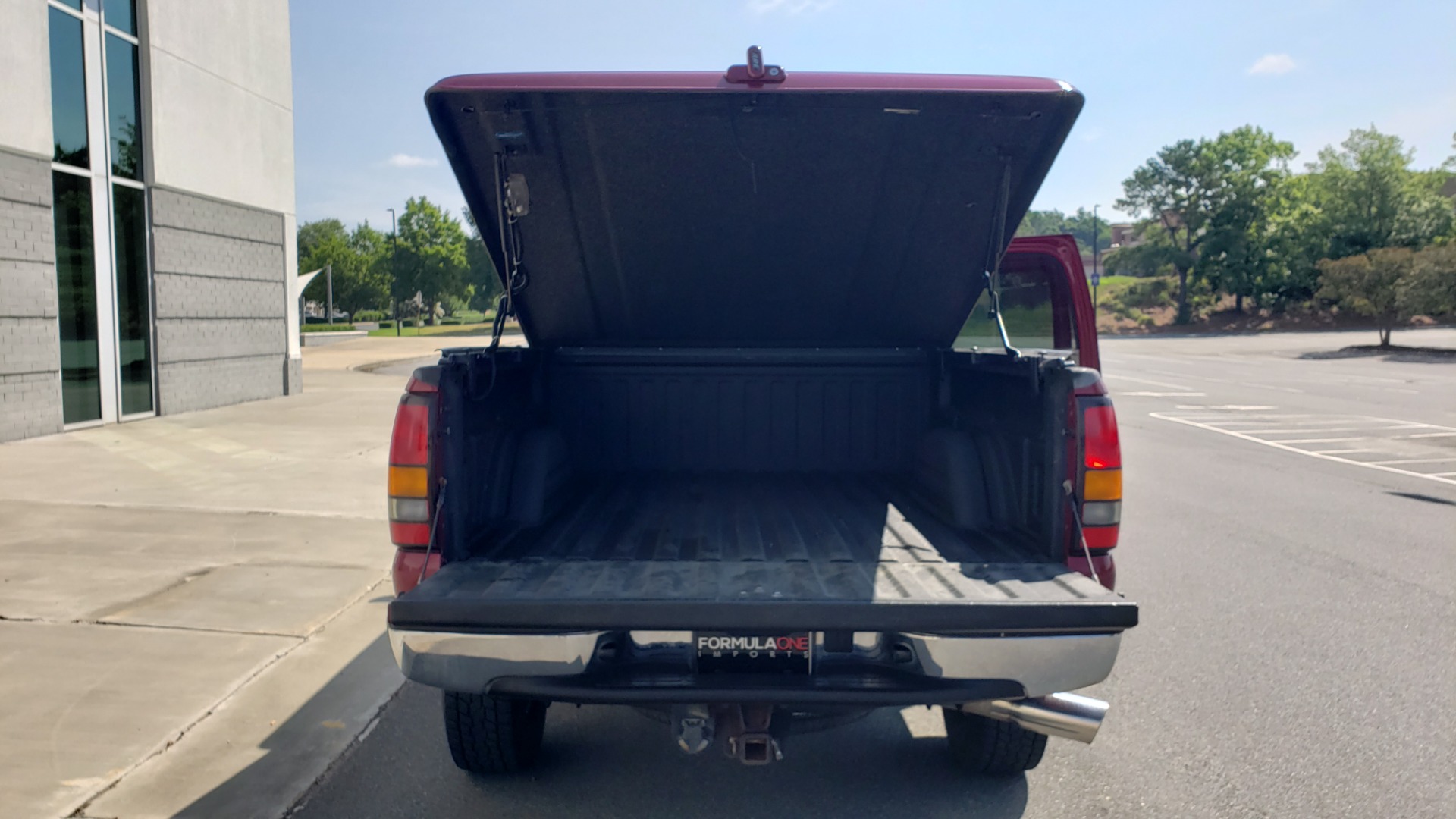 Used 2005 GMC SIERRA 2500HD SLT 4X4 / 6.6L DURAMAX / 5-SPD ALLISON / HEATED SEATS / LEATHER for sale Sold at Formula Imports in Charlotte NC 28227 19