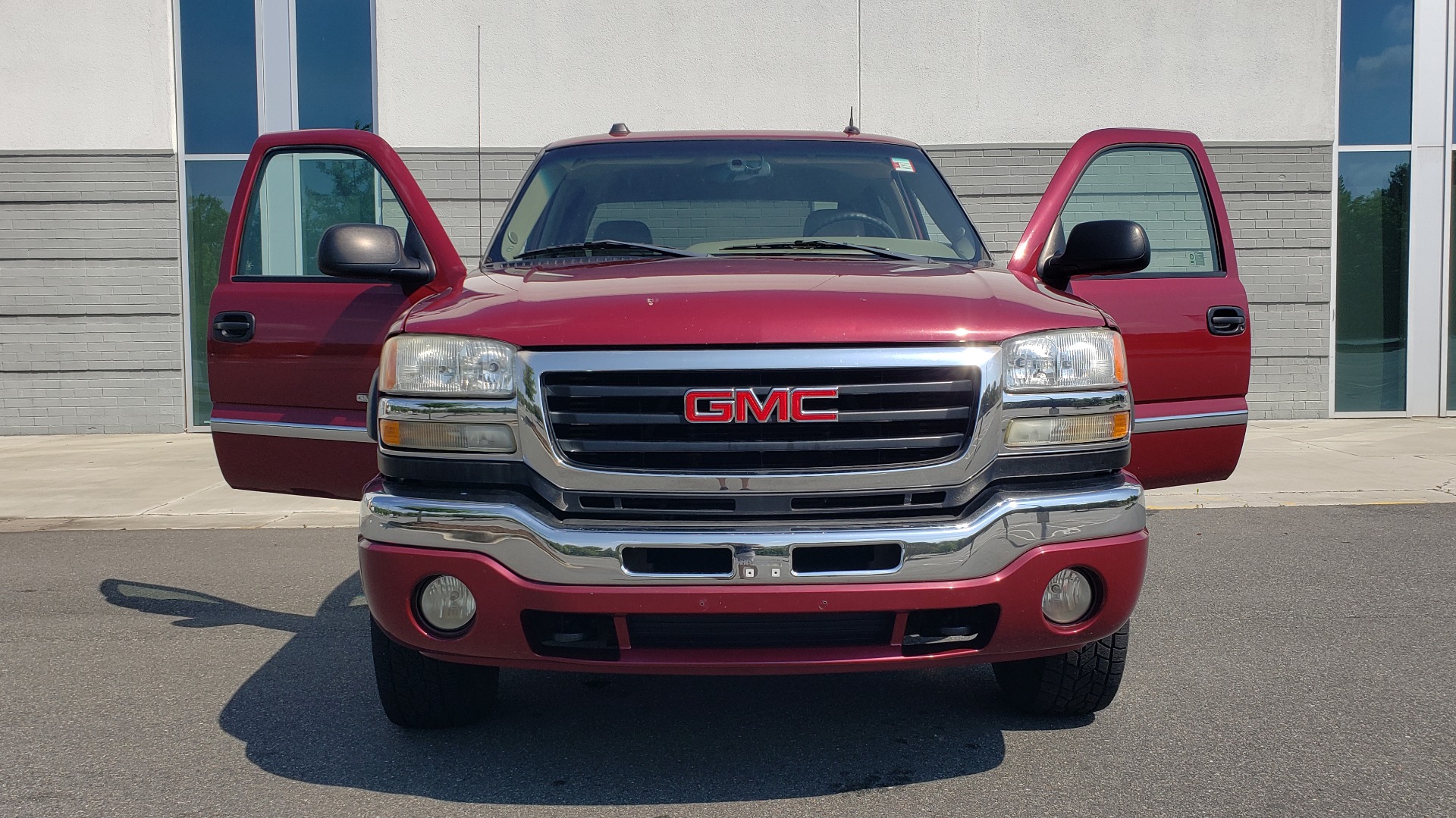 Used 2005 GMC SIERRA 2500HD SLT 4X4 / 6.6L DURAMAX / 5-SPD ALLISON / HEATED SEATS / LEATHER for sale Sold at Formula Imports in Charlotte NC 28227 22