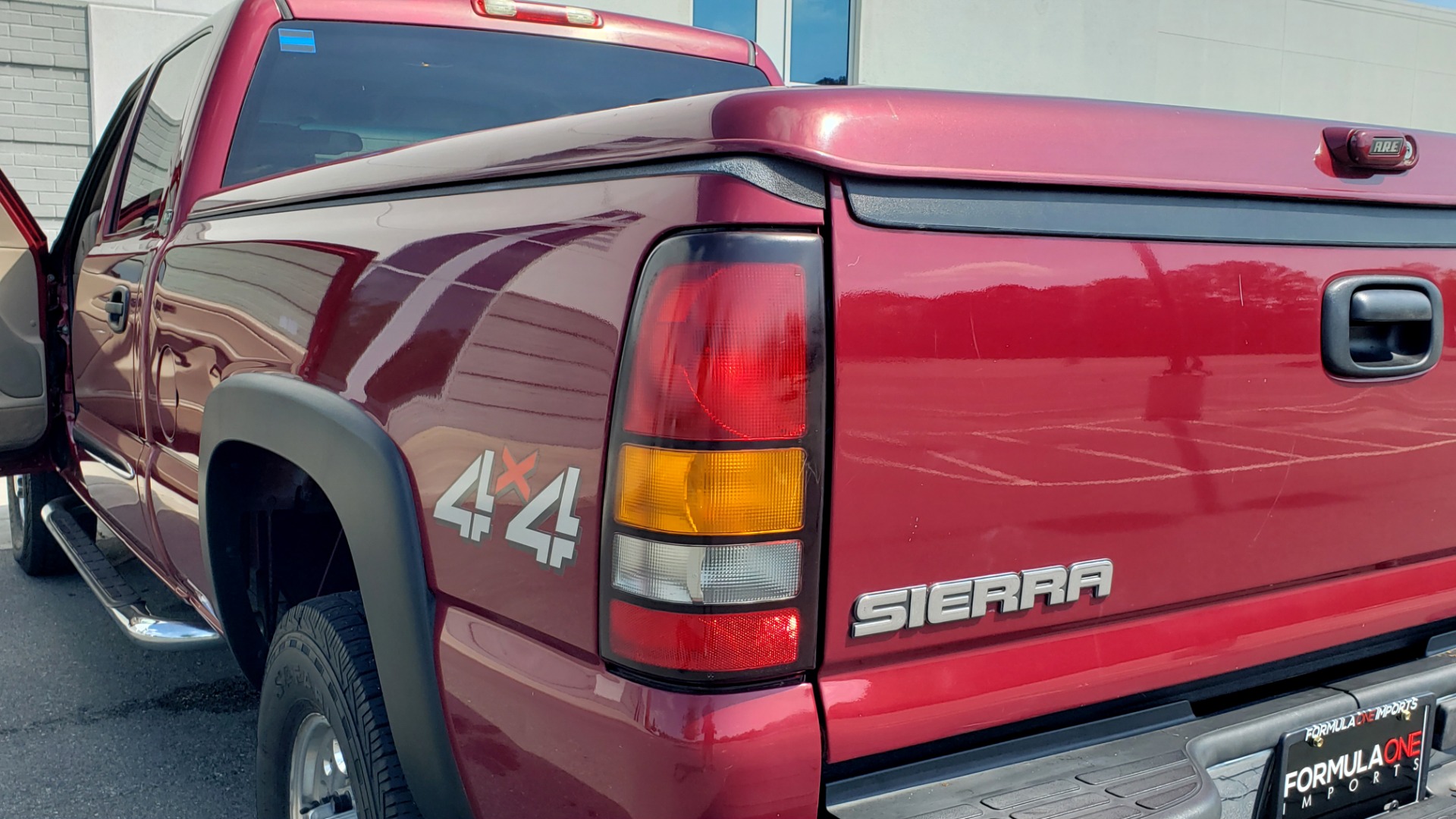 Used 2005 GMC SIERRA 2500HD SLT 4X4 / 6.6L DURAMAX / 5-SPD ALLISON / HEATED SEATS / LEATHER for sale Sold at Formula Imports in Charlotte NC 28227 29