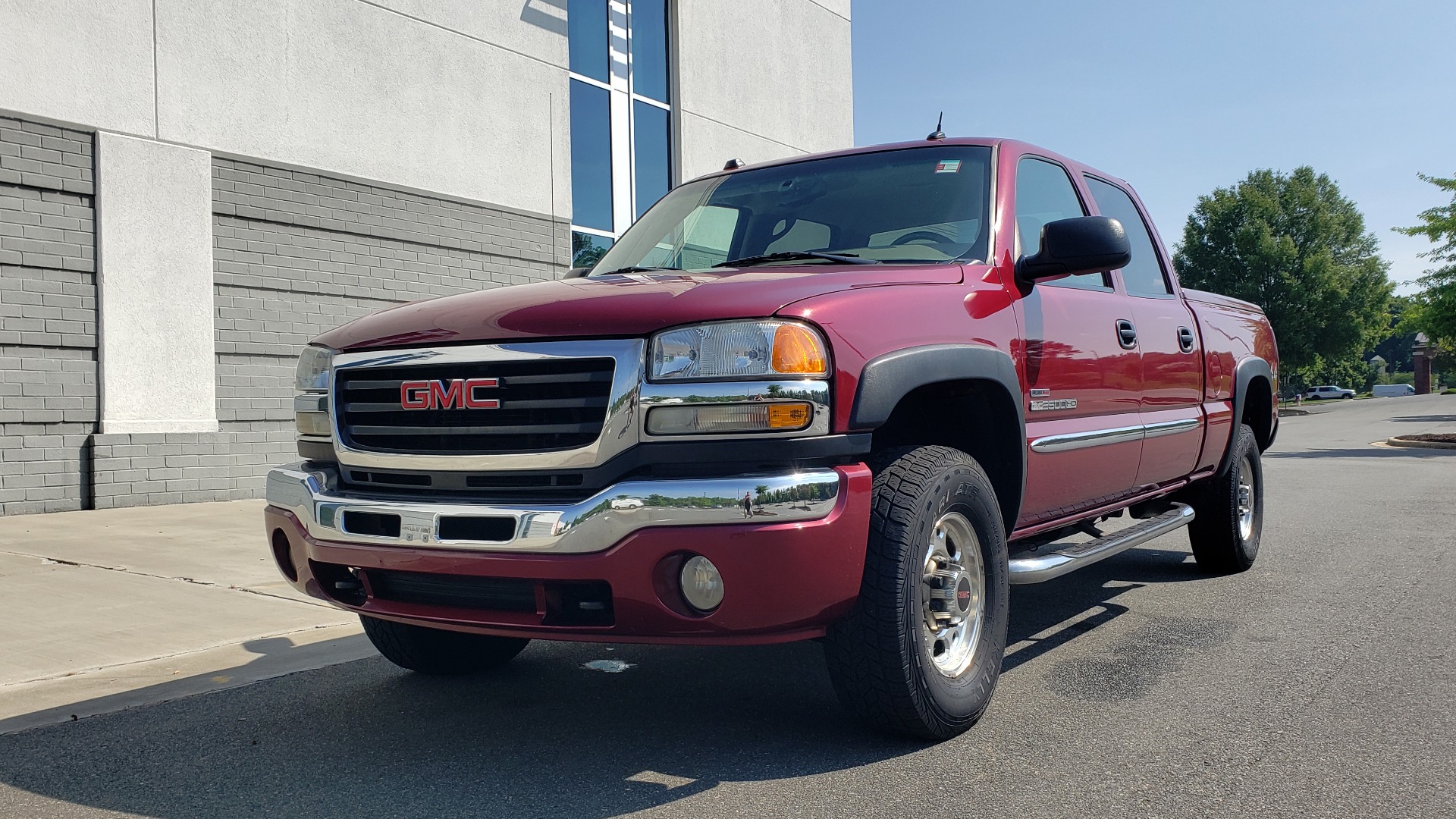 Used 2005 GMC SIERRA 2500HD SLT 4X4 / 6.6L DURAMAX / 5-SPD ALLISON / HEATED SEATS / LEATHER for sale Sold at Formula Imports in Charlotte NC 28227 3
