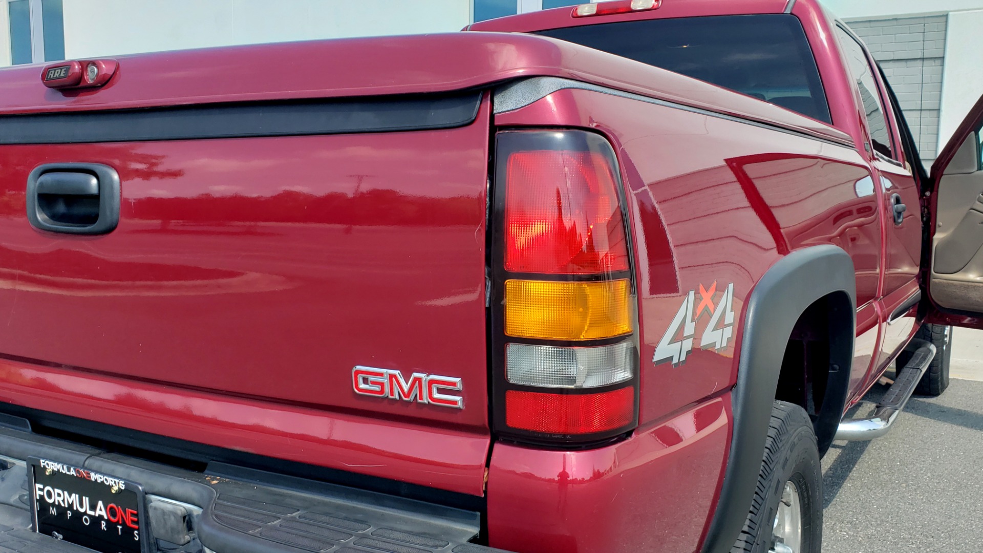 Used 2005 GMC SIERRA 2500HD SLT 4X4 / 6.6L DURAMAX / 5-SPD ALLISON / HEATED SEATS / LEATHER for sale Sold at Formula Imports in Charlotte NC 28227 30