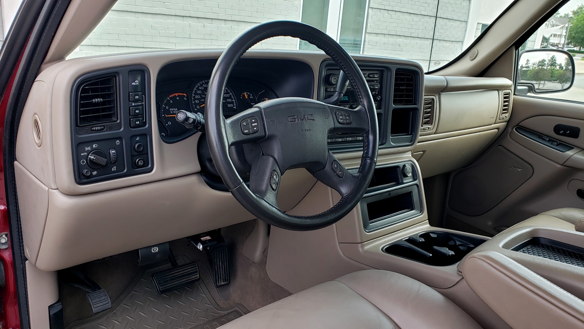 Used 2005 GMC SIERRA 2500HD SLT 4X4 / 6.6L DURAMAX / 5-SPD ALLISON / HEATED SEATS / LEATHER for sale Sold at Formula Imports in Charlotte NC 28227 40