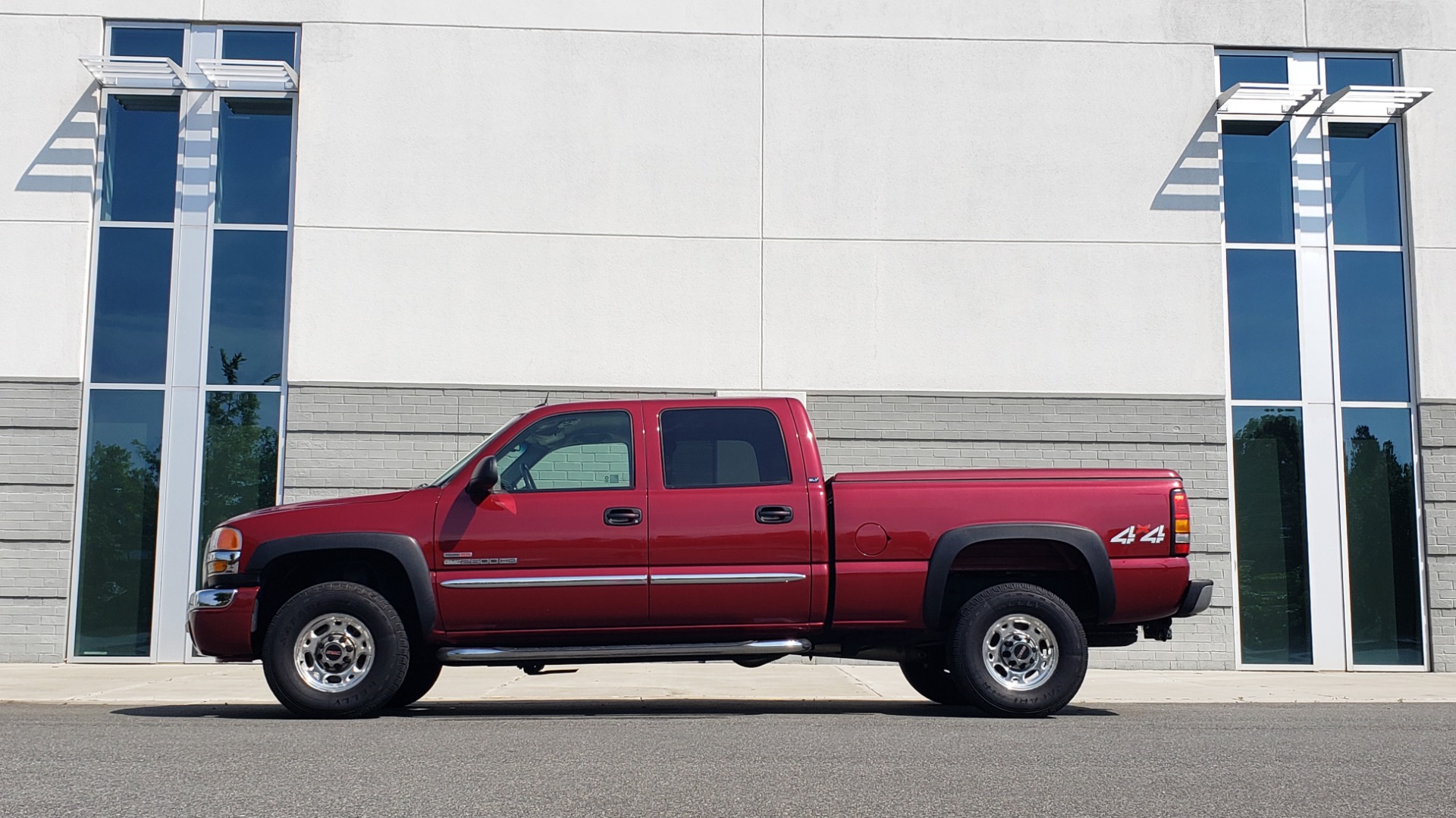 Used 2005 GMC SIERRA 2500HD SLT 4X4 / 6.6L DURAMAX / 5-SPD ALLISON / HEATED SEATS / LEATHER for sale Sold at Formula Imports in Charlotte NC 28227 5