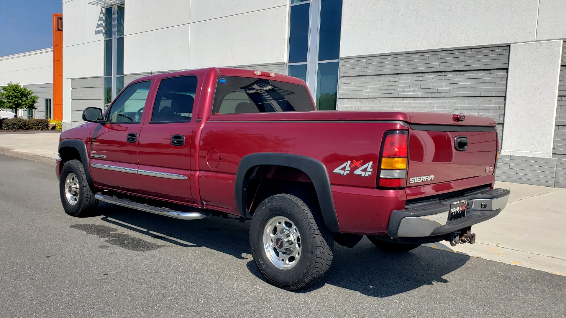 Used 2005 GMC SIERRA 2500HD SLT 4X4 / 6.6L DURAMAX / 5-SPD ALLISON / HEATED SEATS / LEATHER for sale Sold at Formula Imports in Charlotte NC 28227 6