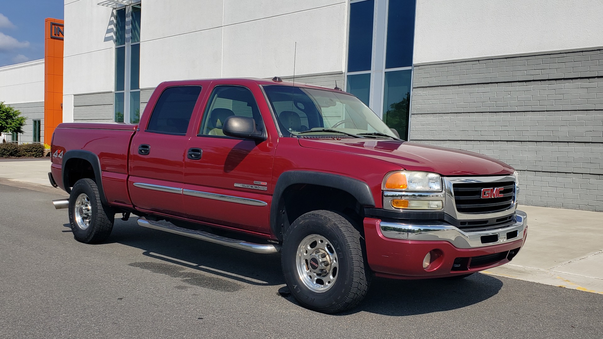 Used 2005 GMC SIERRA 2500HD SLT 4X4 / 6.6L DURAMAX / 5-SPD ALLISON / HEATED SEATS / LEATHER for sale Sold at Formula Imports in Charlotte NC 28227 7