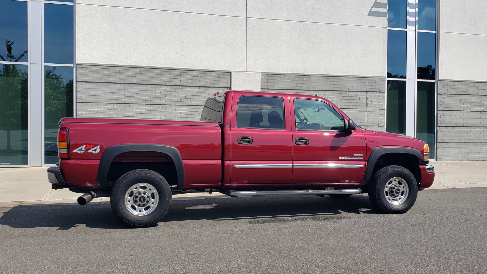 Used 2005 GMC SIERRA 2500HD SLT 4X4 / 6.6L DURAMAX / 5-SPD ALLISON / HEATED SEATS / LEATHER for sale Sold at Formula Imports in Charlotte NC 28227 8