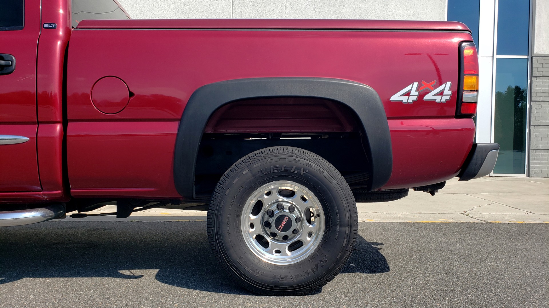 Used 2005 GMC SIERRA 2500HD SLT 4X4 / 6.6L DURAMAX / 5-SPD ALLISON / HEATED SEATS / LEATHER for sale Sold at Formula Imports in Charlotte NC 28227 82