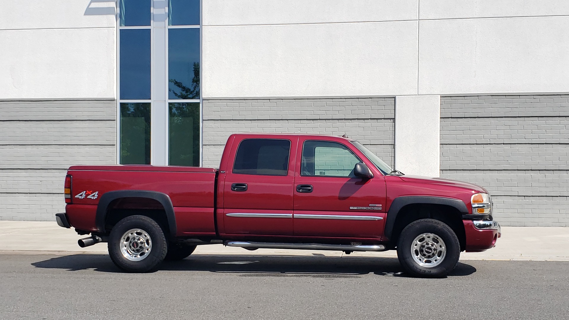 Used 2005 GMC SIERRA 2500HD SLT 4X4 / 6.6L DURAMAX / 5-SPD ALLISON / HEATED SEATS / LEATHER for sale Sold at Formula Imports in Charlotte NC 28227 9
