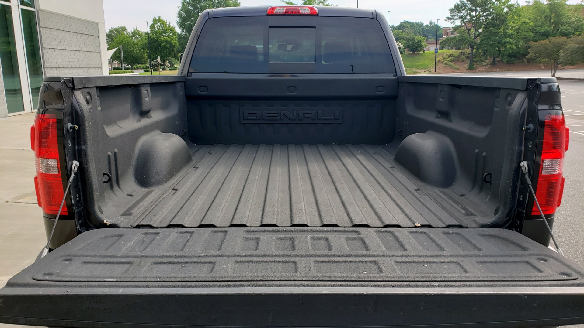 Used 2015 GMC SIERRA 2500HD DENALI / WIFI / NAV / DURAMAX PLUS / DRVR ALERT / SUNROOF / REARVIEW for sale Sold at Formula Imports in Charlotte NC 28227 14