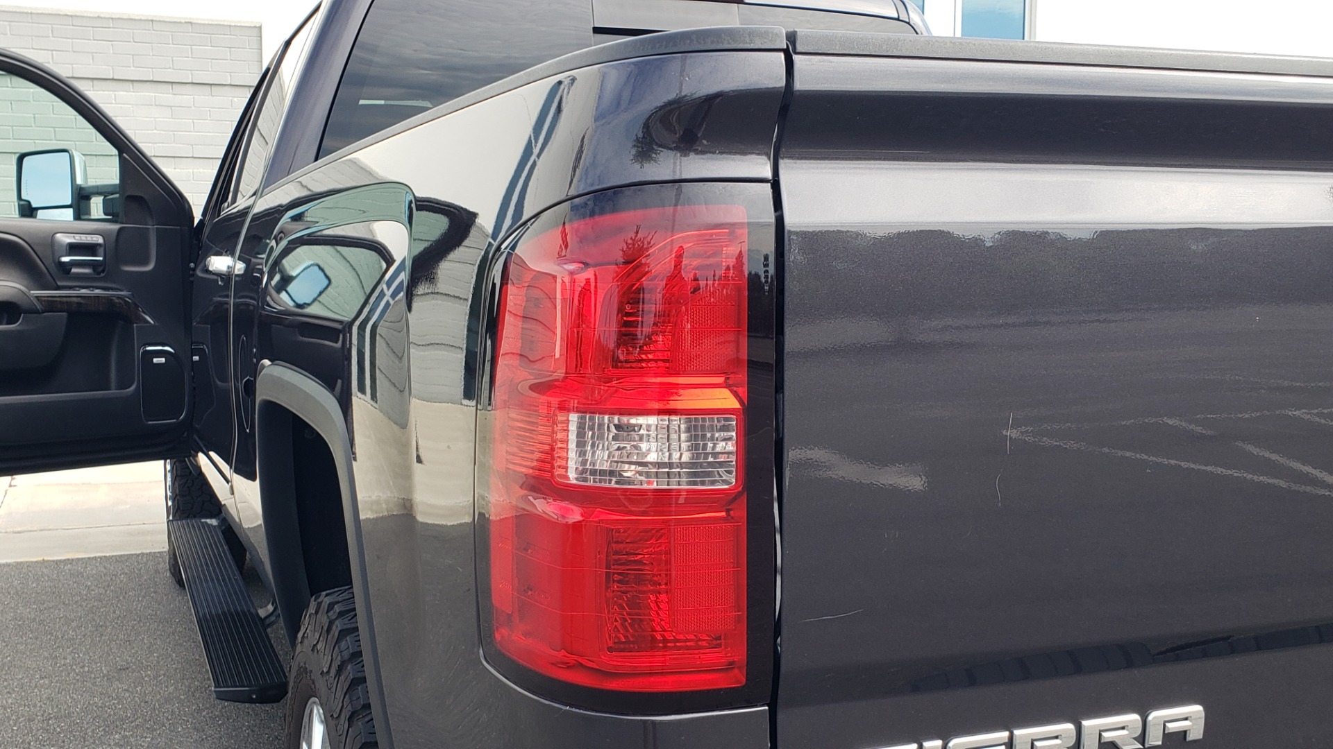 Used 2015 GMC SIERRA 2500HD DENALI / WIFI / NAV / DURAMAX PLUS / DRVR ALERT / SUNROOF / REARVIEW for sale Sold at Formula Imports in Charlotte NC 28227 24