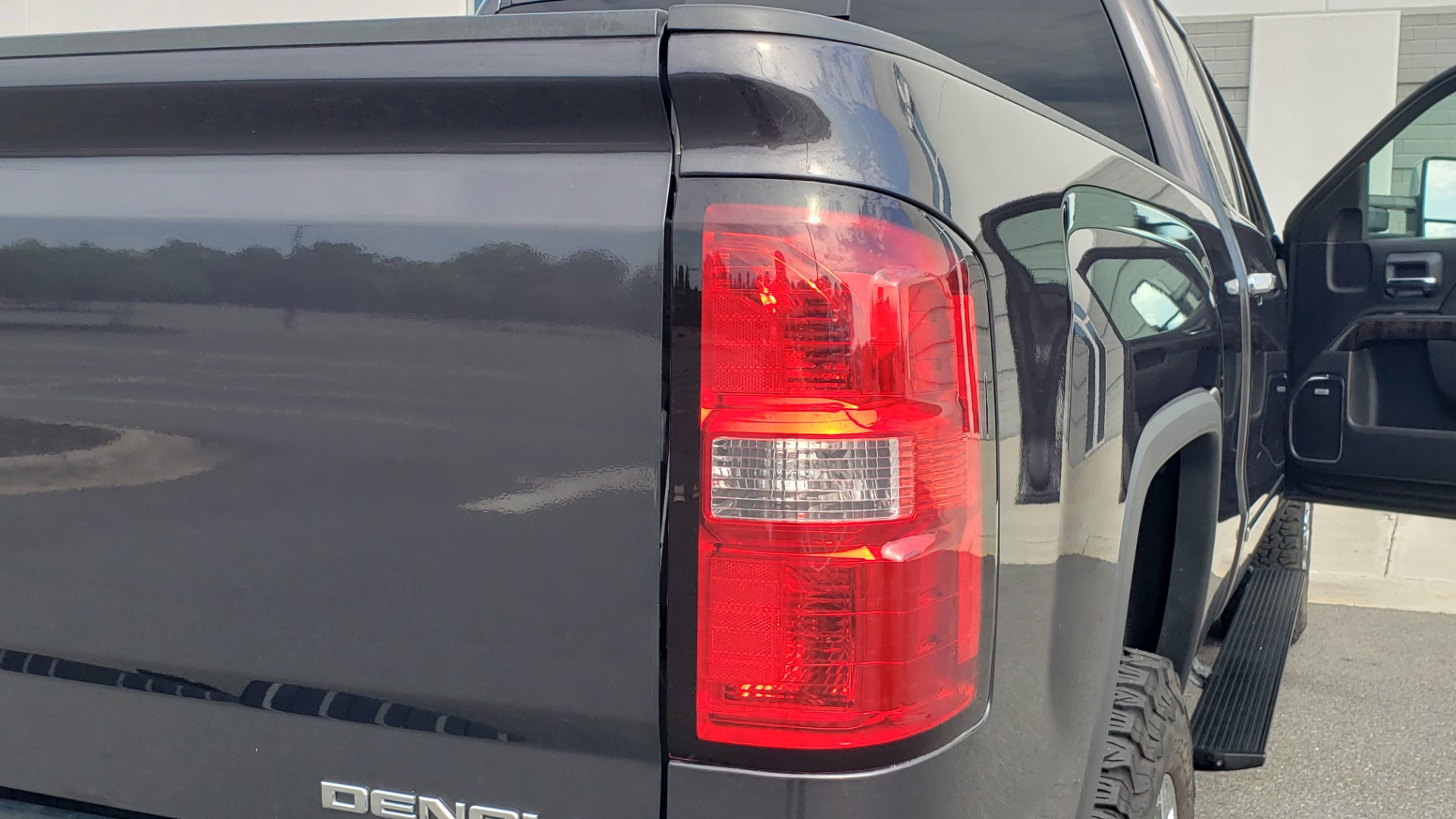 Used 2015 GMC SIERRA 2500HD DENALI / WIFI / NAV / DURAMAX PLUS / DRVR ALERT / SUNROOF / REARVIEW for sale Sold at Formula Imports in Charlotte NC 28227 25
