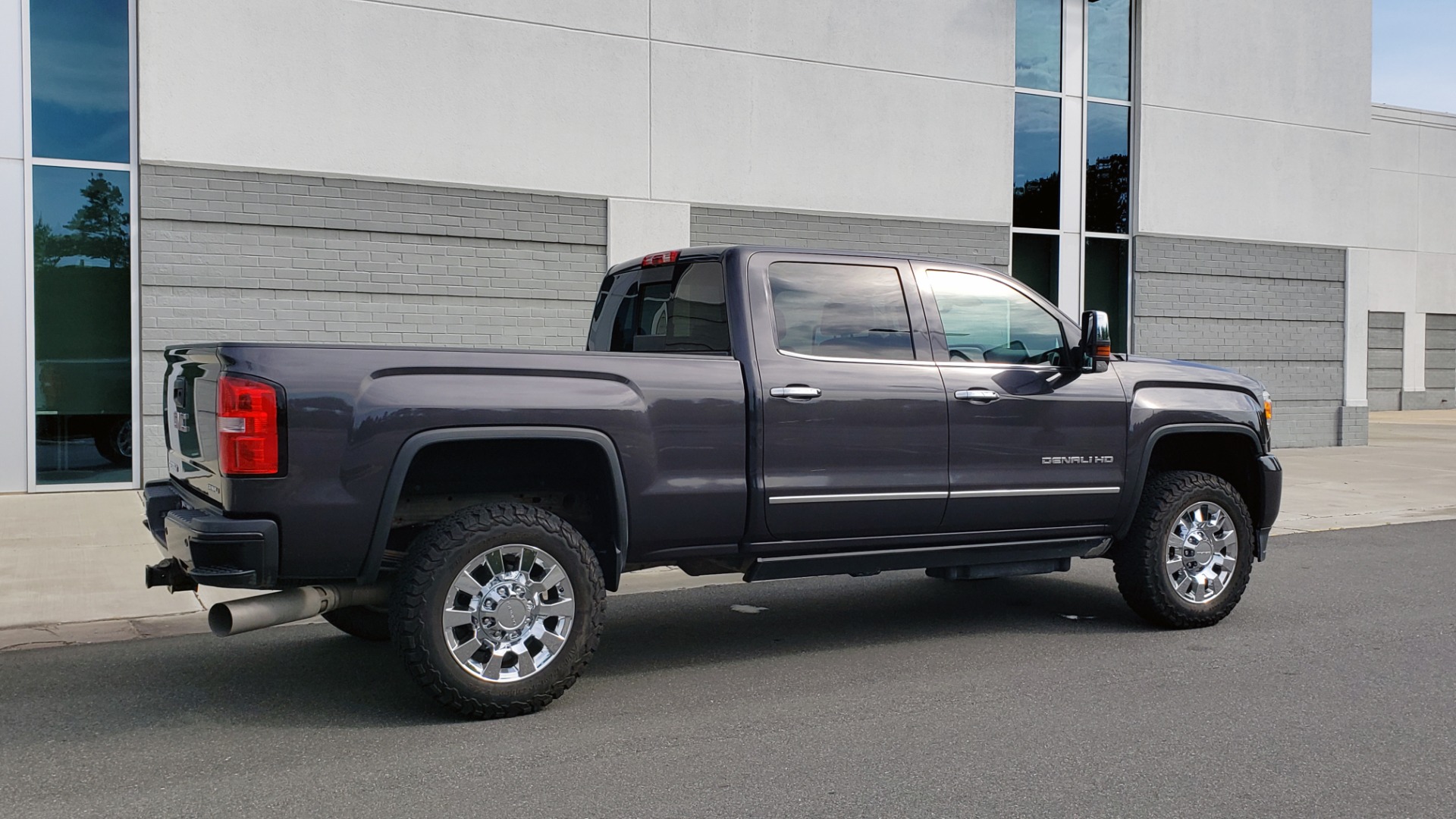 Used 2015 GMC SIERRA 2500HD DENALI / WIFI / NAV / DURAMAX PLUS / DRVR ALERT / SUNROOF / REARVIEW for sale Sold at Formula Imports in Charlotte NC 28227 3
