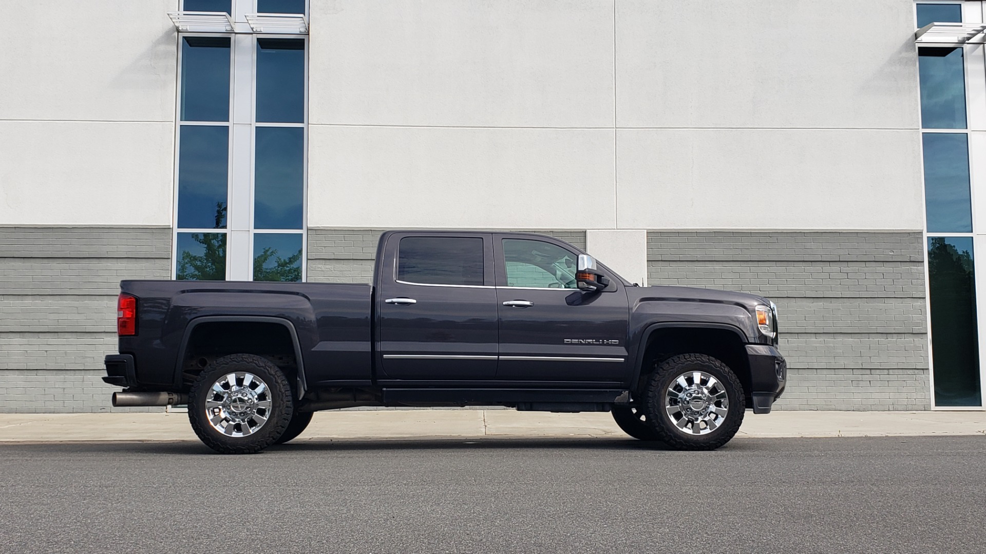 Used 2015 GMC SIERRA 2500HD DENALI / WIFI / NAV / DURAMAX PLUS / DRVR ALERT / SUNROOF / REARVIEW for sale Sold at Formula Imports in Charlotte NC 28227 4