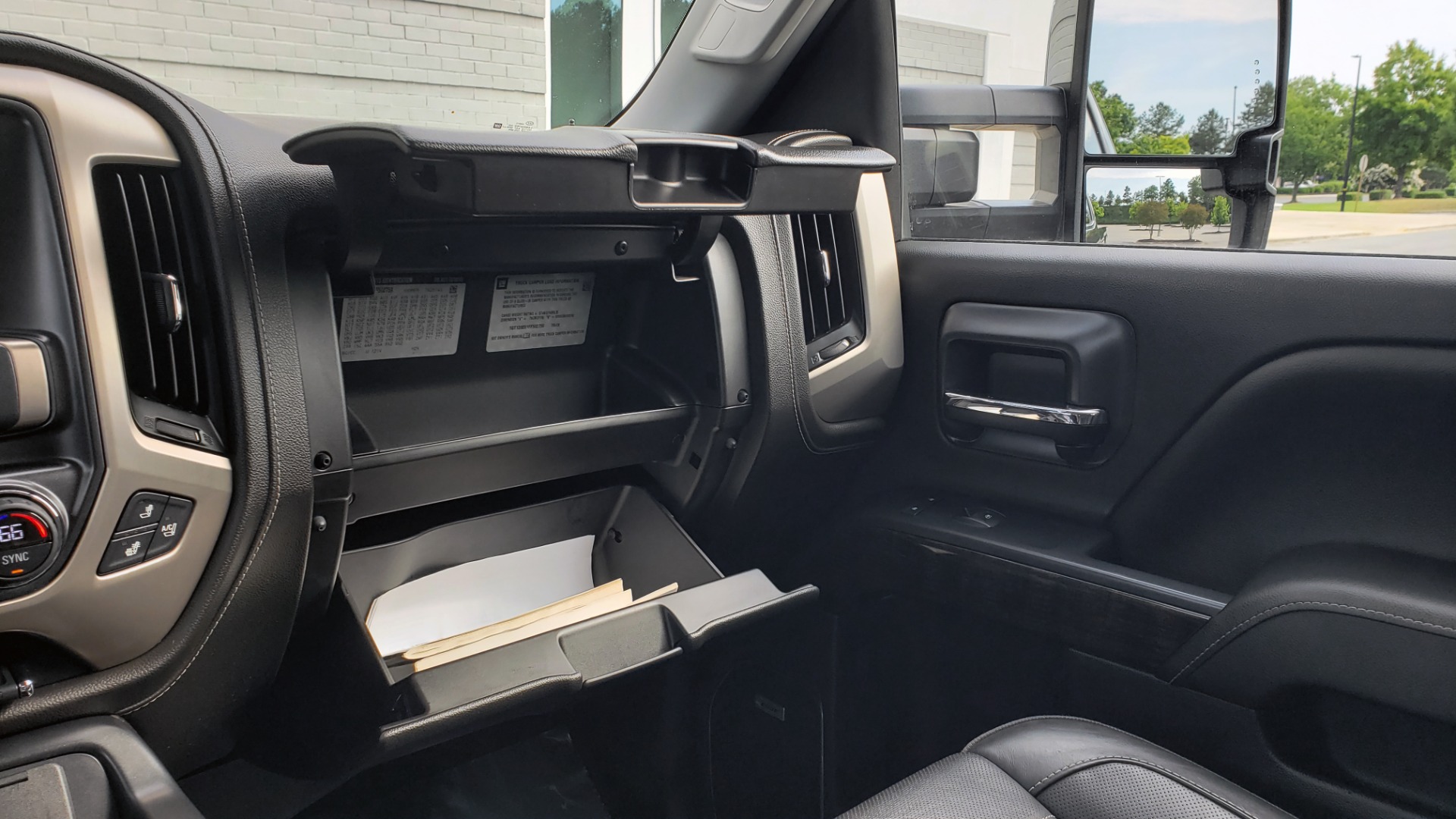 Used 2015 GMC SIERRA 2500HD DENALI / WIFI / NAV / DURAMAX PLUS / DRVR ALERT / SUNROOF / REARVIEW for sale Sold at Formula Imports in Charlotte NC 28227 43