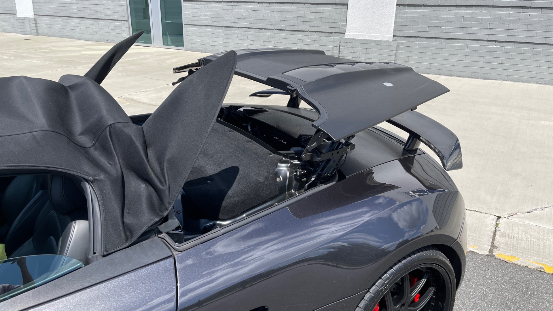 Used 2011 Audi R8 5.2L V10 SPYDER / QUATTRO / CARBON FIBER PKG / CUSTOM WHEELS for sale Sold at Formula Imports in Charlotte NC 28227 13