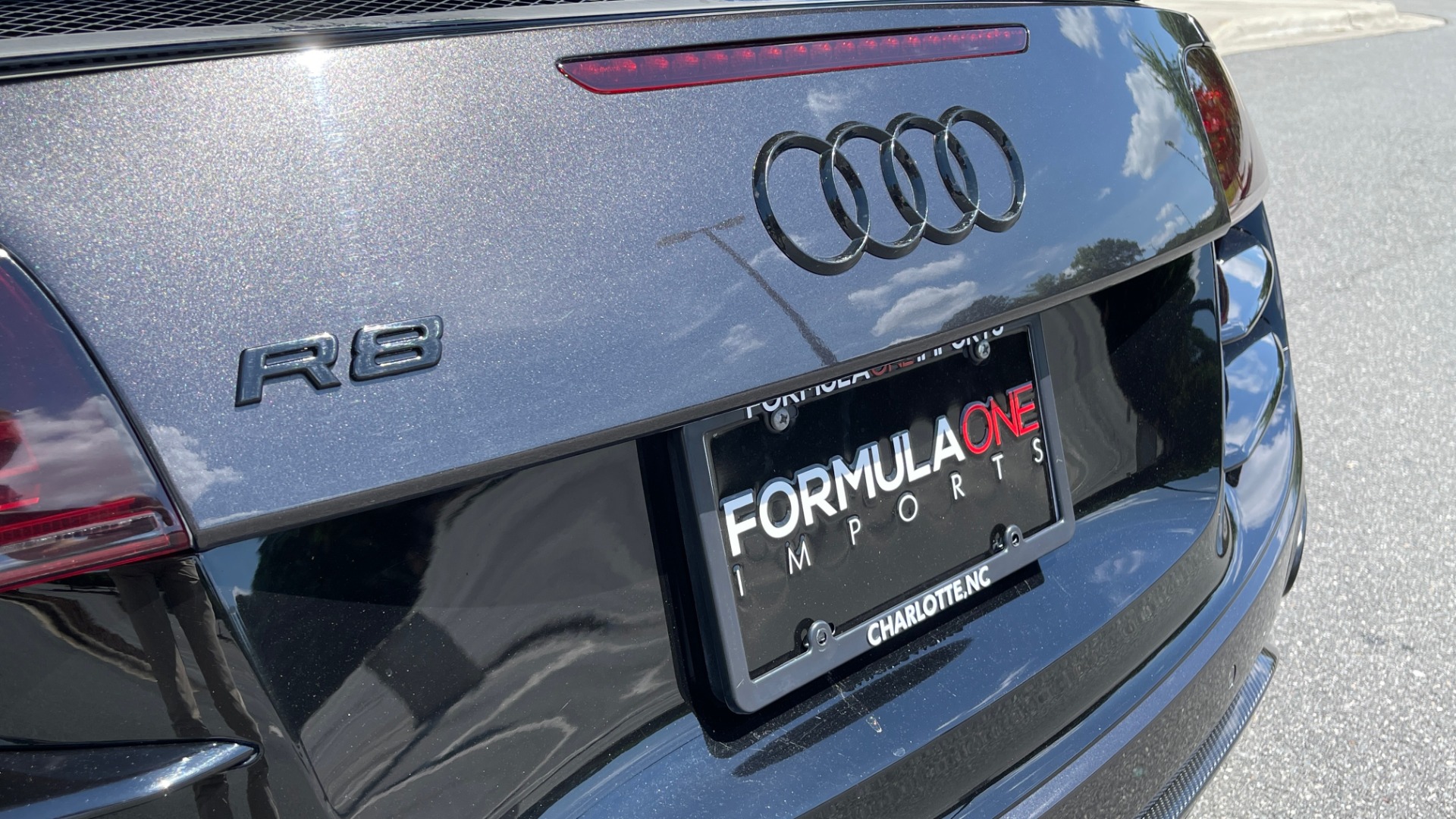 Used 2011 Audi R8 5.2L V10 SPYDER / QUATTRO / CARBON FIBER PKG / CUSTOM WHEELS for sale Sold at Formula Imports in Charlotte NC 28227 18
