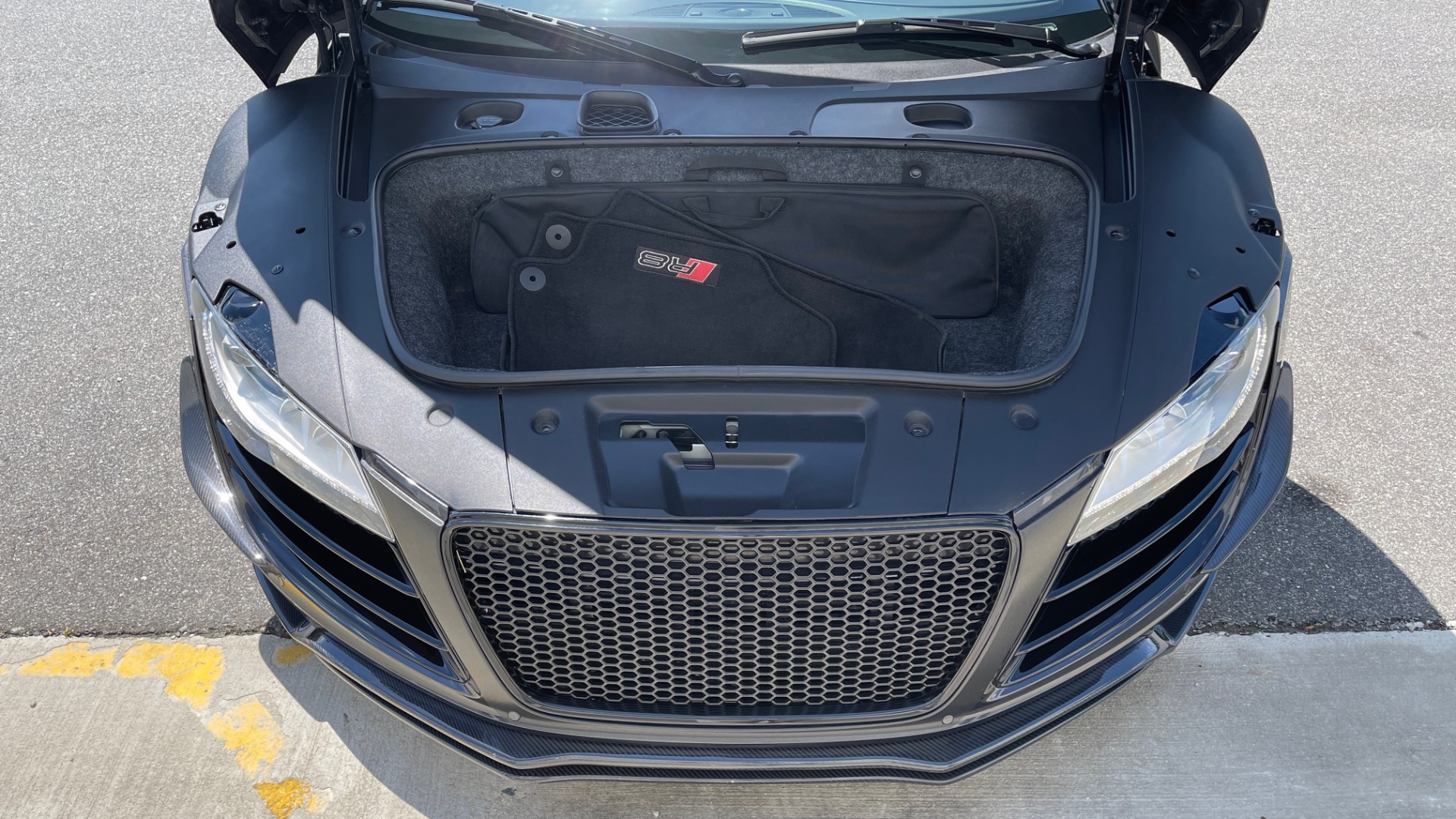 Used 2011 Audi R8 5.2L V10 SPYDER / QUATTRO / CARBON FIBER PKG / CUSTOM WHEELS for sale Sold at Formula Imports in Charlotte NC 28227 26