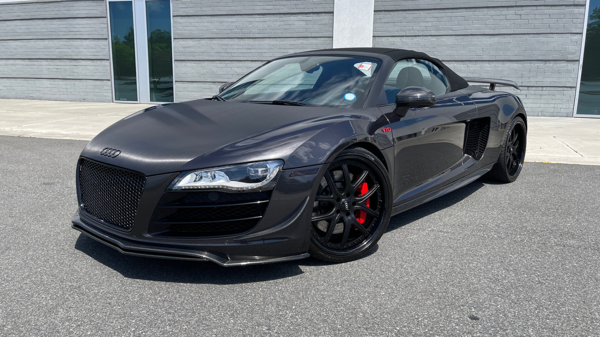Used 2011 Audi R8 5.2L V10 SPYDER / QUATTRO / CARBON FIBER PKG / CUSTOM WHEELS for sale Sold at Formula Imports in Charlotte NC 28227 3