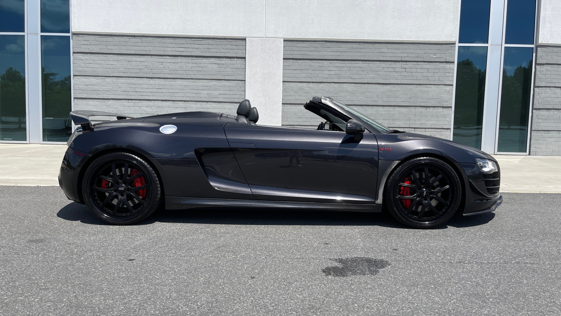 Used 2011 Audi R8 5.2L V10 SPYDER / QUATTRO / CARBON FIBER PKG / CUSTOM WHEELS for sale Sold at Formula Imports in Charlotte NC 28227 32