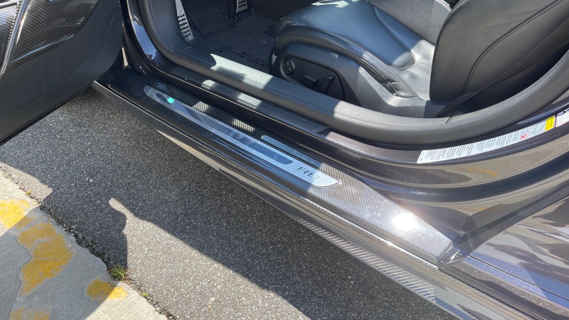 Used 2011 Audi R8 5.2L V10 SPYDER / QUATTRO / CARBON FIBER PKG / CUSTOM WHEELS for sale Sold at Formula Imports in Charlotte NC 28227 35