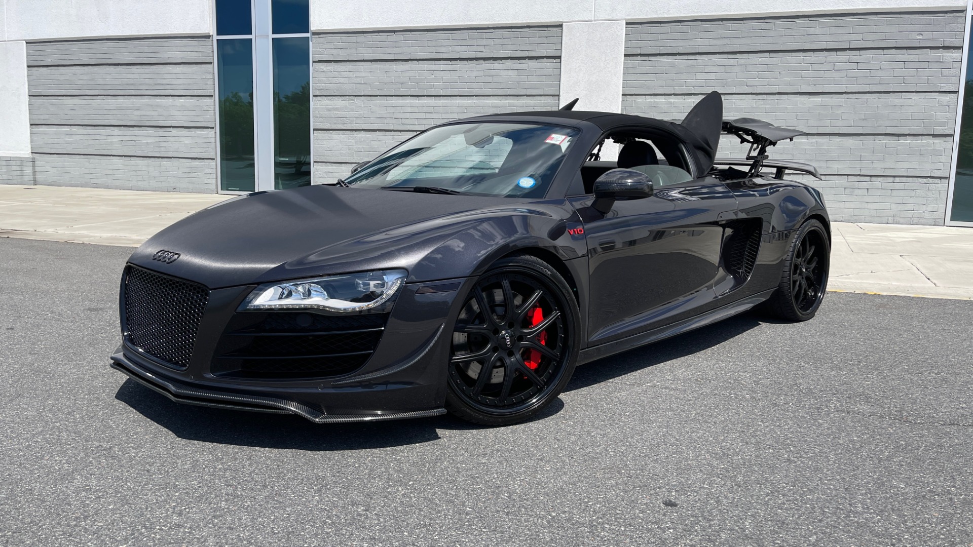 Used 2011 Audi R8 5.2L V10 SPYDER / QUATTRO / CARBON FIBER PKG / CUSTOM WHEELS for sale Sold at Formula Imports in Charlotte NC 28227 5