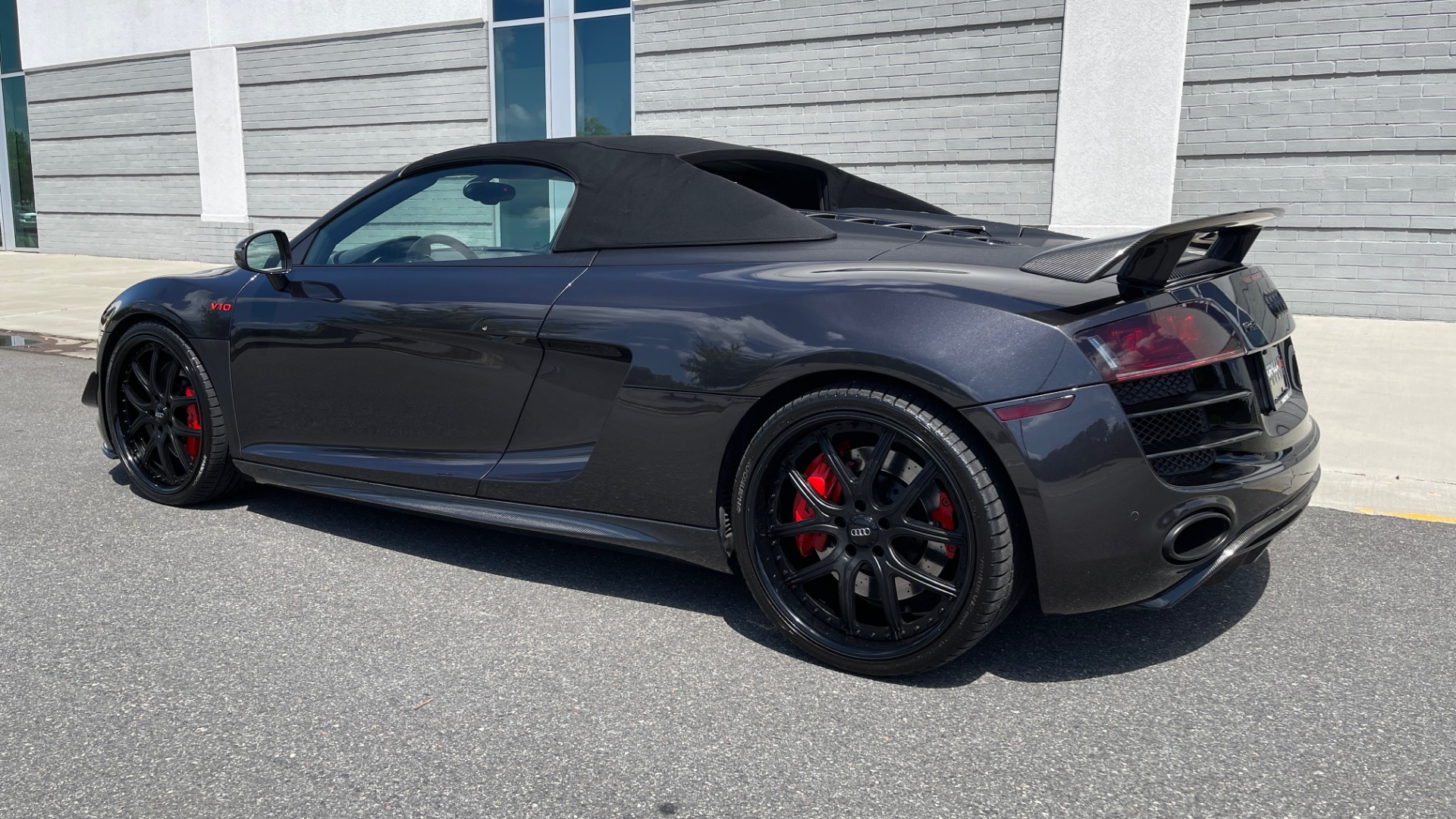 Used 2011 Audi R8 5.2L V10 SPYDER / QUATTRO / CARBON FIBER PKG / CUSTOM WHEELS for sale Sold at Formula Imports in Charlotte NC 28227 7