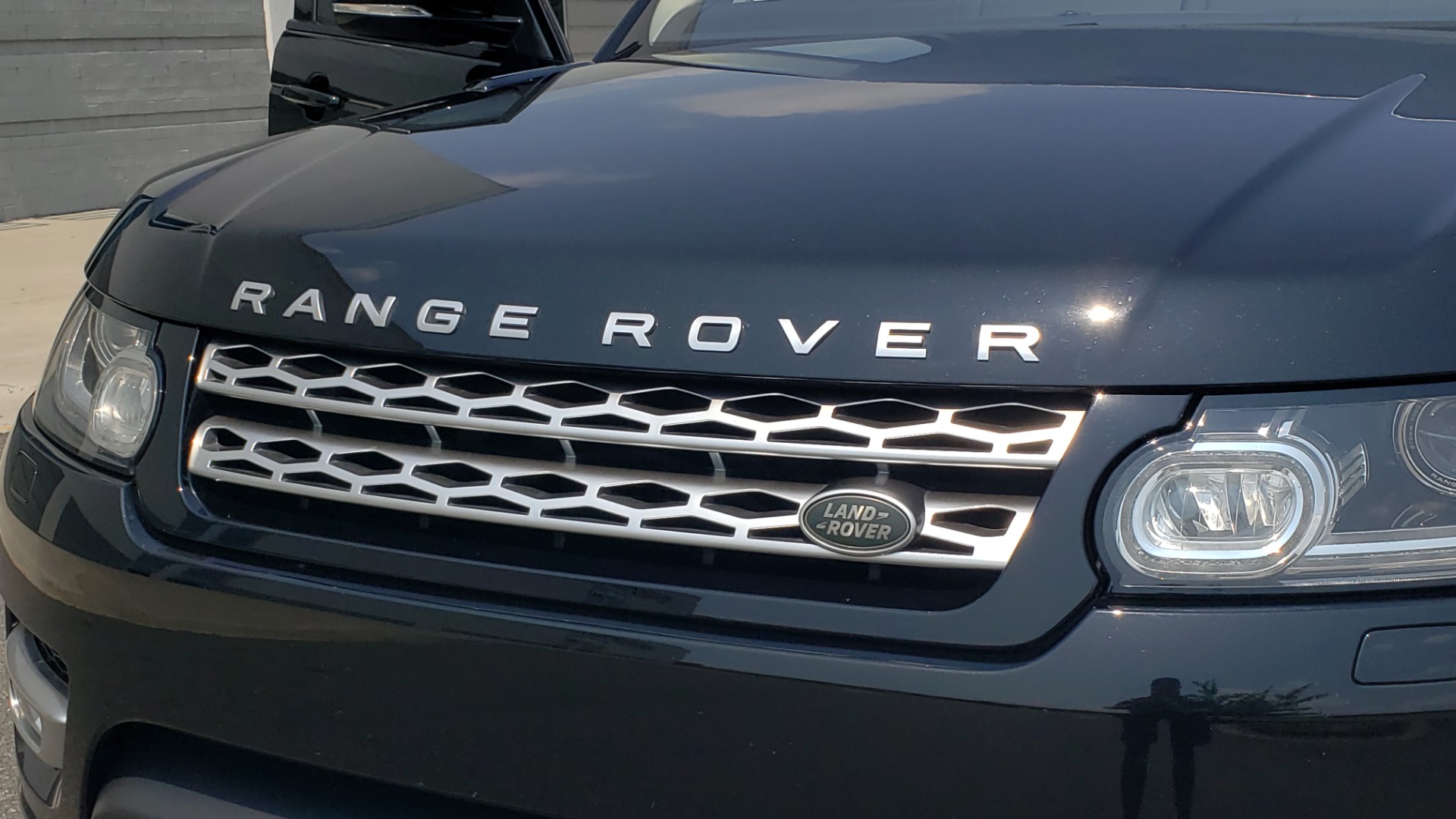 Used 2017 Land Rover Range Rover Sport HSE Dynamic for sale Sold at Formula Imports in Charlotte NC 28227 29