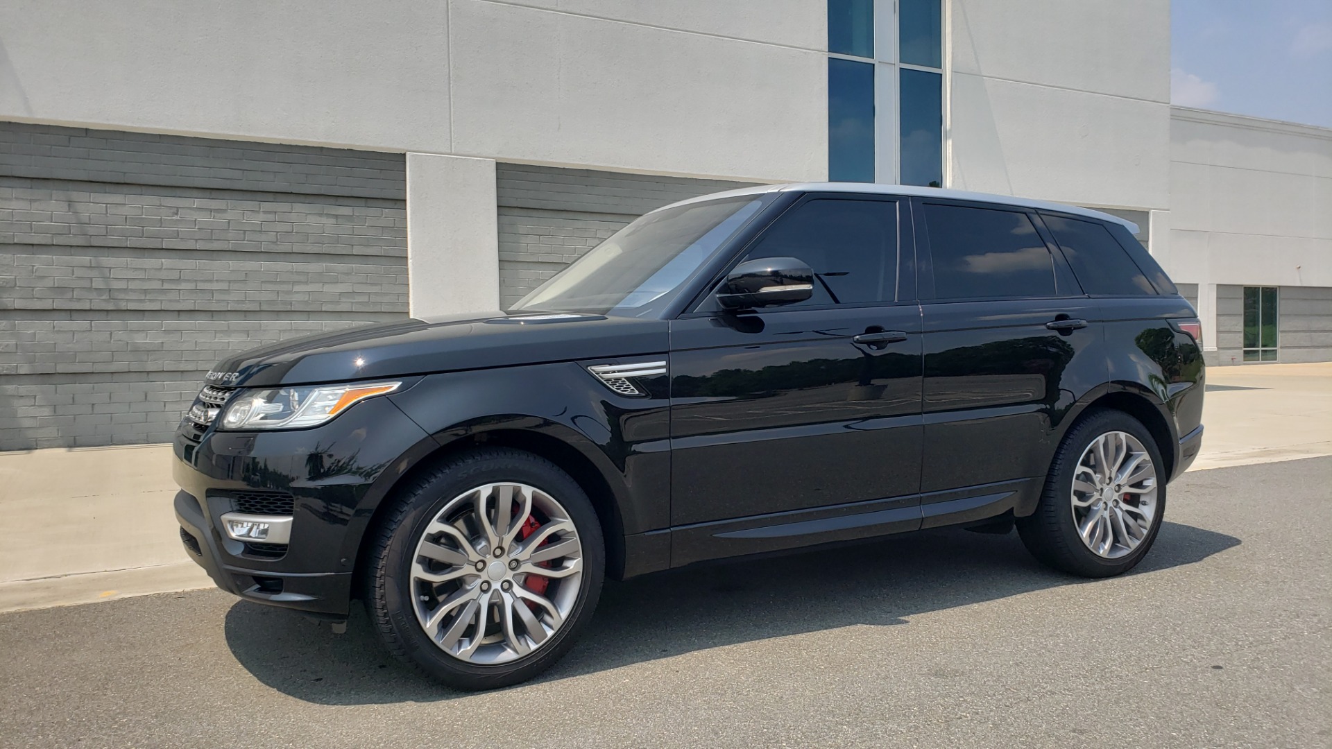 Used 2017 Land Rover Range Rover Sport HSE Dynamic for sale Sold at Formula Imports in Charlotte NC 28227 4