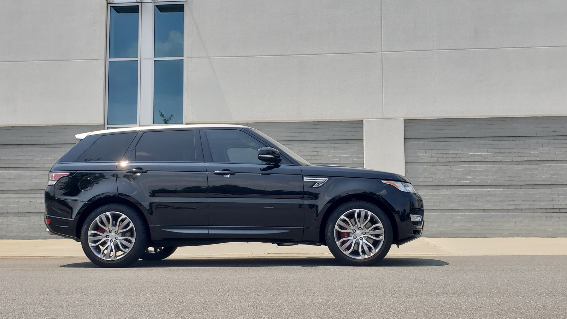 Used 2017 Land Rover Range Rover Sport HSE Dynamic for sale Sold at Formula Imports in Charlotte NC 28227 9