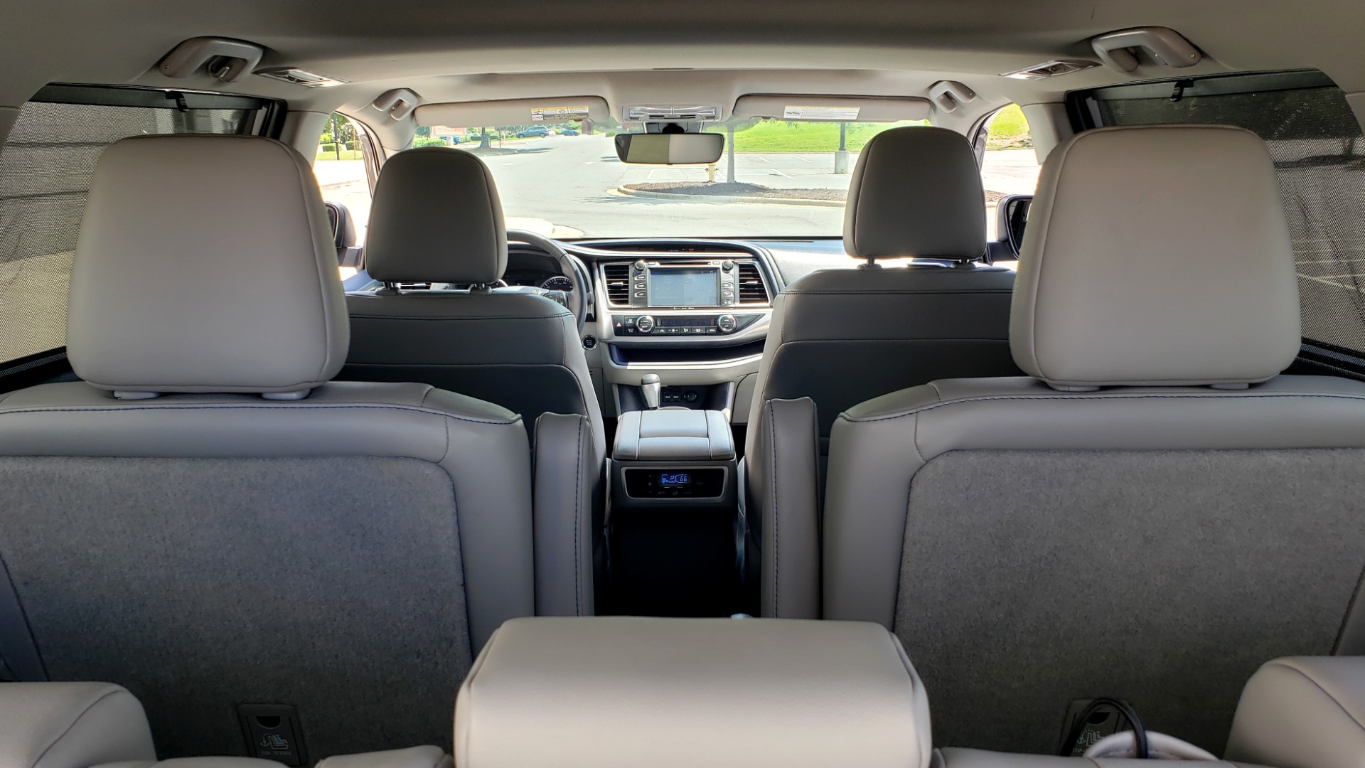 Used 2019 Toyota HIGHLANDER XLE / 3.5L V6 / AWD / LEATHER / 8-SPD AUTO / 1-OWNER for sale Sold at Formula Imports in Charlotte NC 28227 16