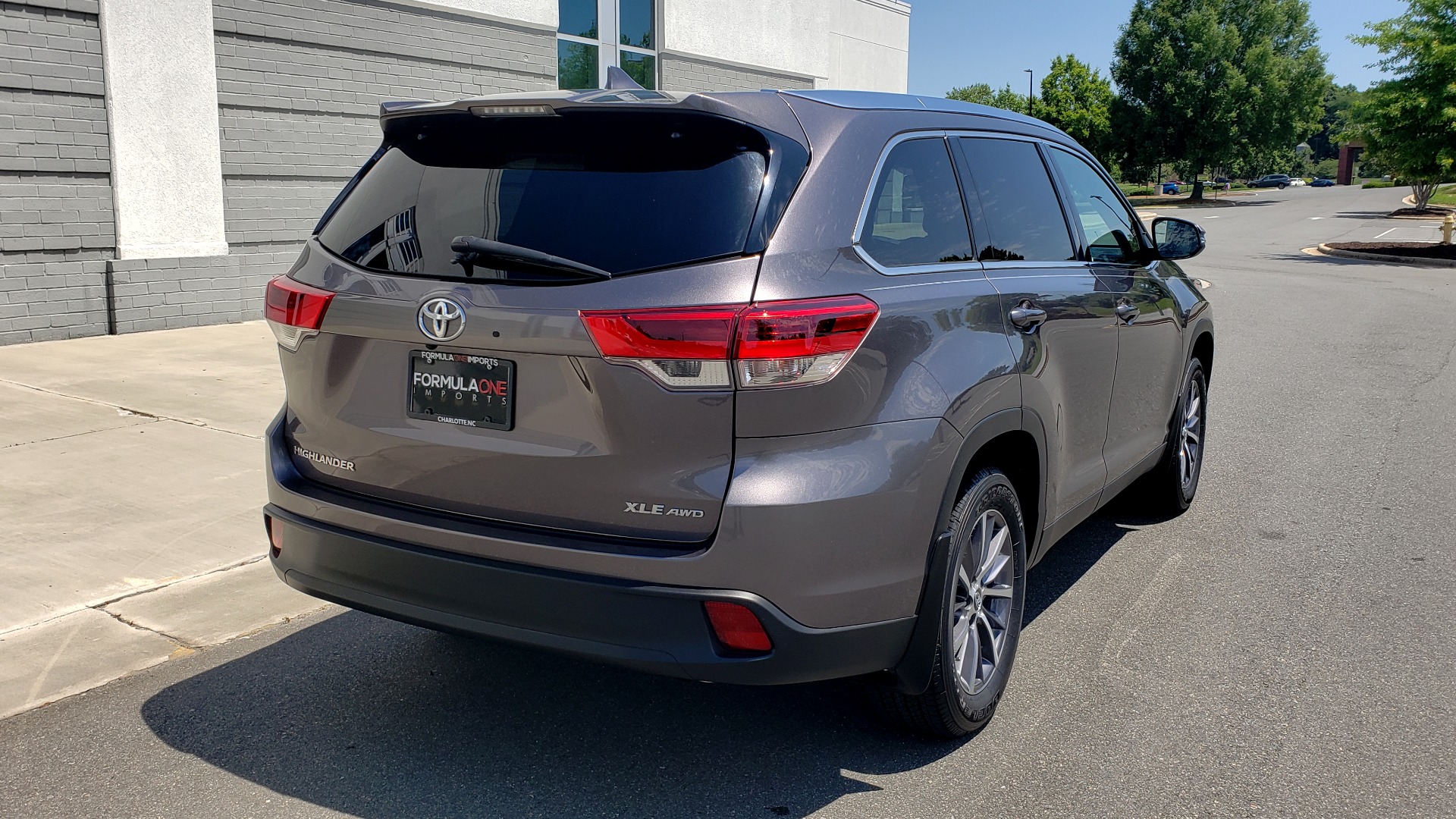 Used 2019 Toyota HIGHLANDER XLE / 3.5L V6 / AWD / LEATHER / 8-SPD AUTO / 1-OWNER for sale Sold at Formula Imports in Charlotte NC 28227 2