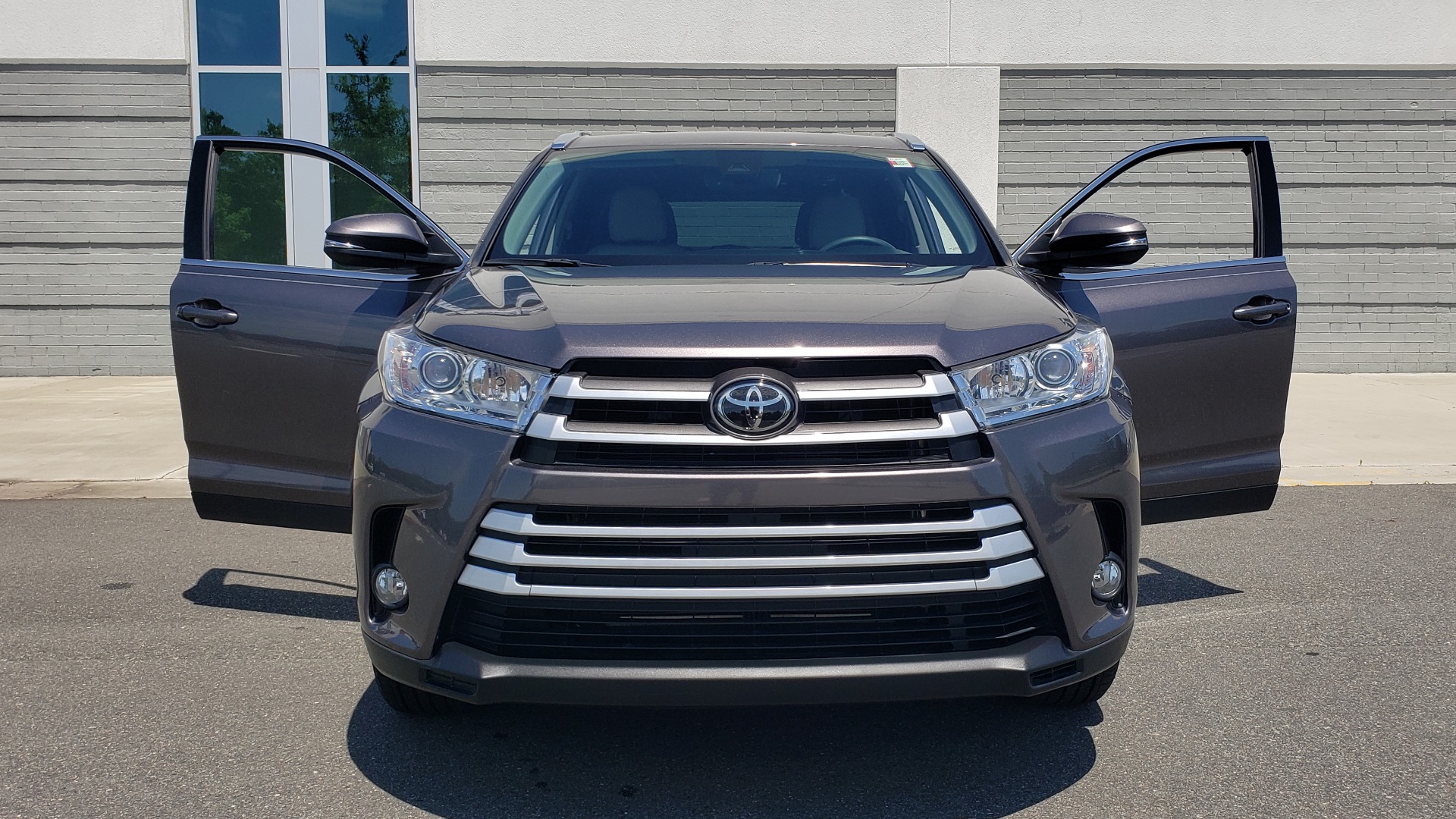 Used 2019 Toyota HIGHLANDER XLE / 3.5L V6 / AWD / LEATHER / 8-SPD AUTO / 1-OWNER for sale Sold at Formula Imports in Charlotte NC 28227 20