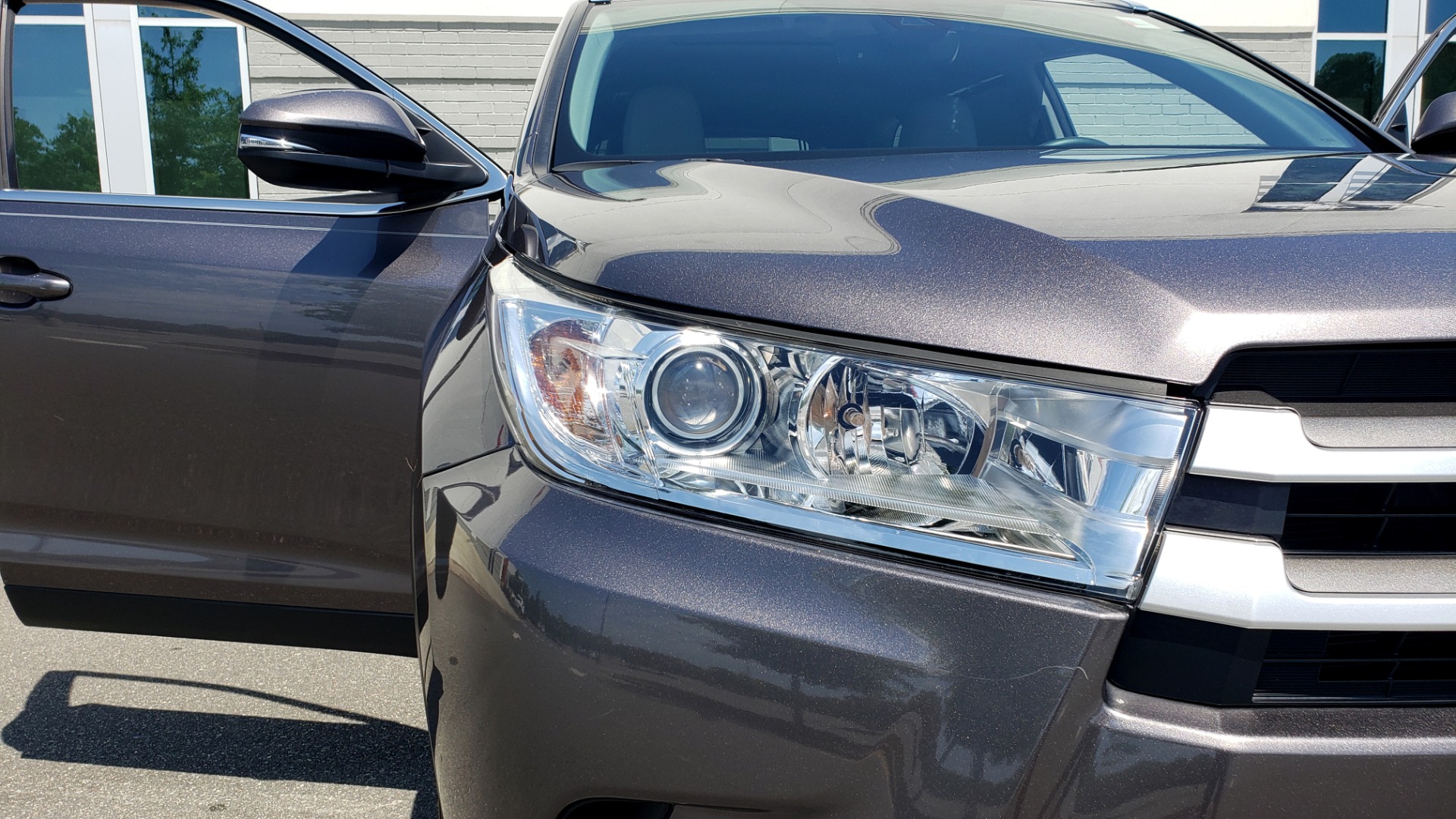 Used 2019 Toyota HIGHLANDER XLE / 3.5L V6 / AWD / LEATHER / 8-SPD AUTO / 1-OWNER for sale Sold at Formula Imports in Charlotte NC 28227 21