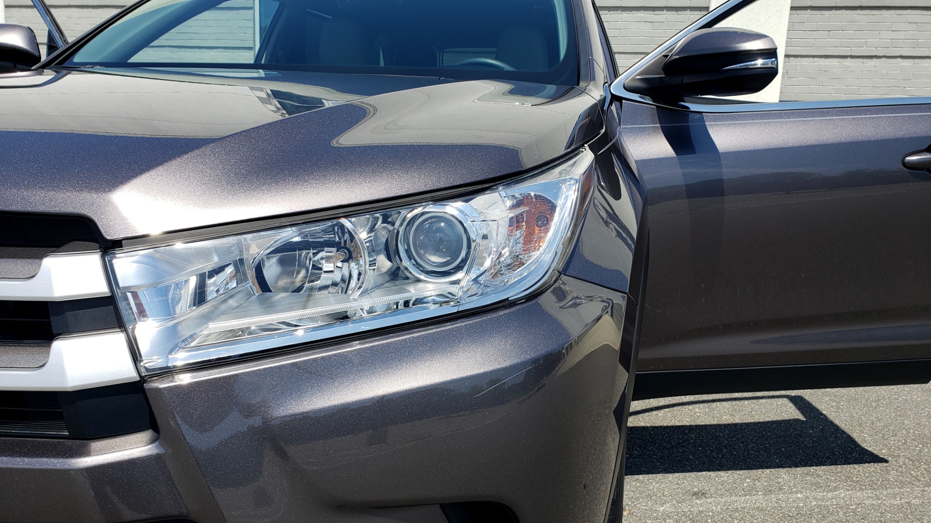 Used 2019 Toyota HIGHLANDER XLE / 3.5L V6 / AWD / LEATHER / 8-SPD AUTO / 1-OWNER for sale Sold at Formula Imports in Charlotte NC 28227 22