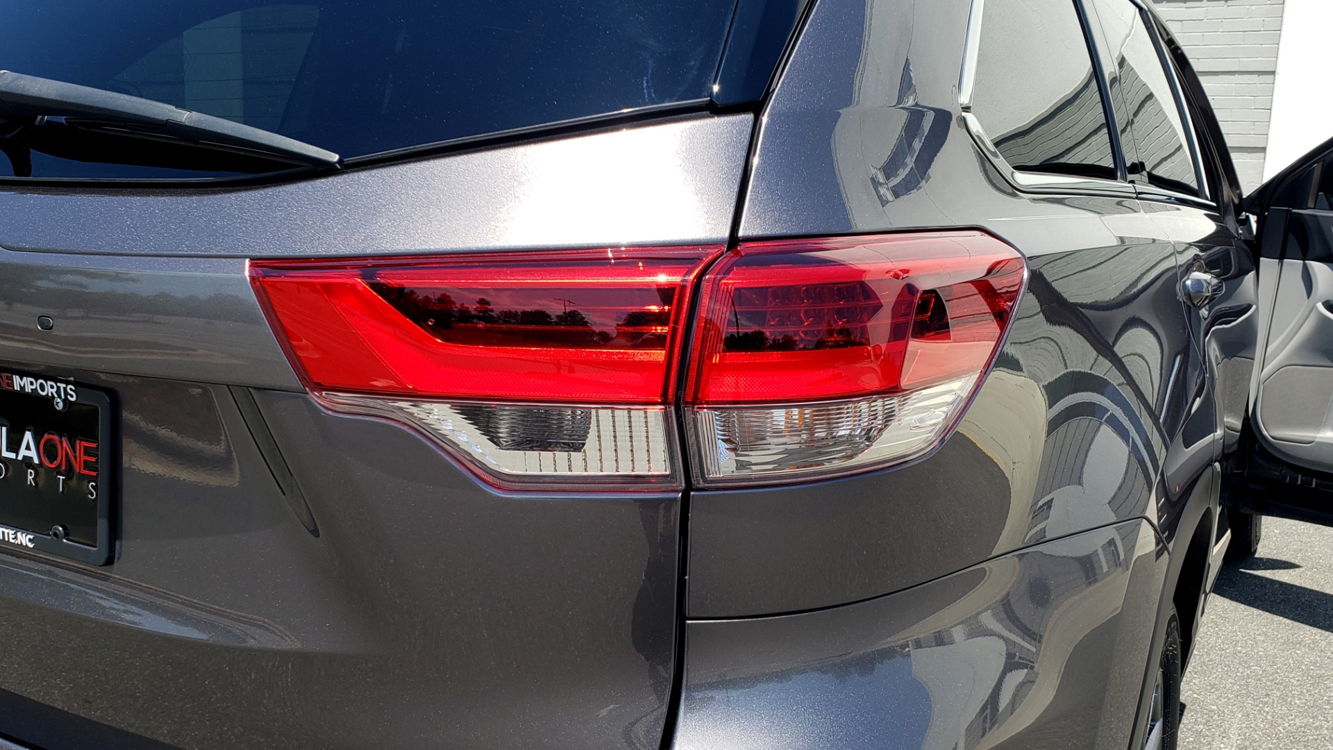 Used 2019 Toyota HIGHLANDER XLE / 3.5L V6 / AWD / LEATHER / 8-SPD AUTO / 1-OWNER for sale Sold at Formula Imports in Charlotte NC 28227 29