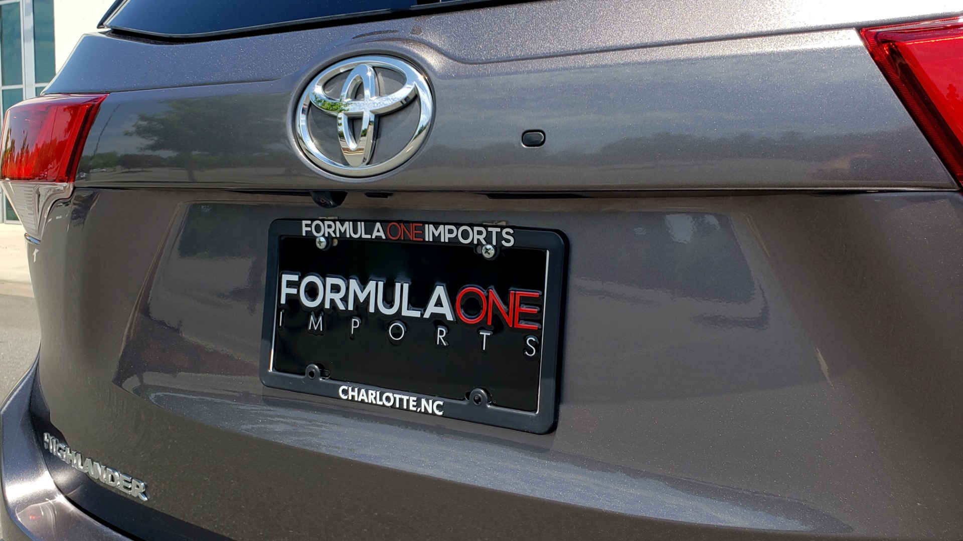 Used 2019 Toyota HIGHLANDER XLE / 3.5L V6 / AWD / LEATHER / 8-SPD AUTO / 1-OWNER for sale Sold at Formula Imports in Charlotte NC 28227 30