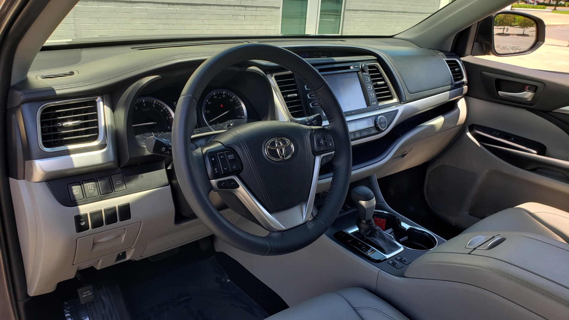 Used 2019 Toyota HIGHLANDER XLE / 3.5L V6 / AWD / LEATHER / 8-SPD AUTO / 1-OWNER for sale Sold at Formula Imports in Charlotte NC 28227 34